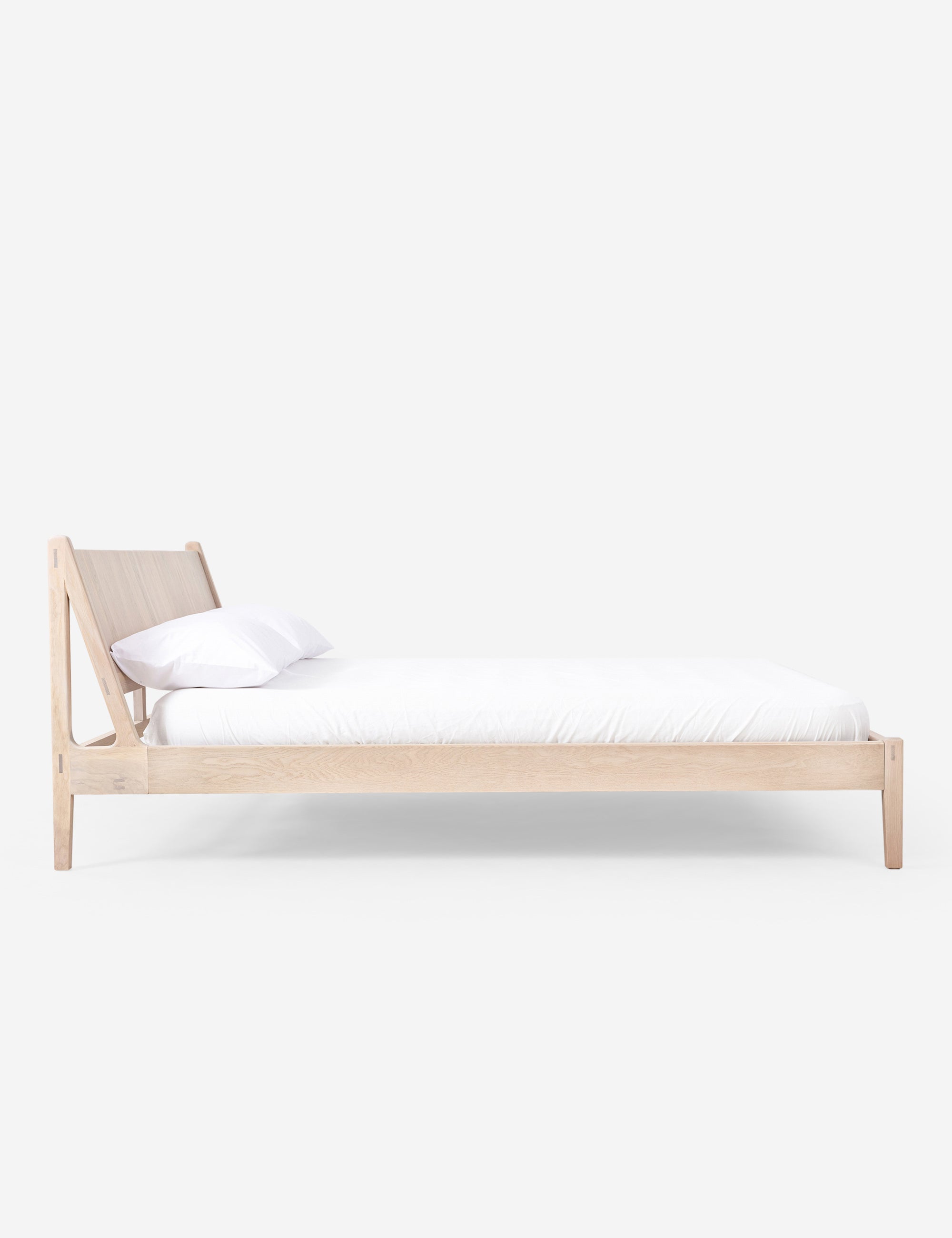 Lit - Le studio de design de meubles cherche à créer des espaces ouverts et naturels avec sa ligne de mobilier minimaliste