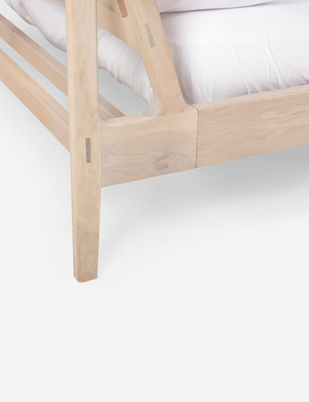 Lit - Le studio de design de meubles cherche à créer des espaces ouverts et naturels avec sa ligne de mobilier minimaliste