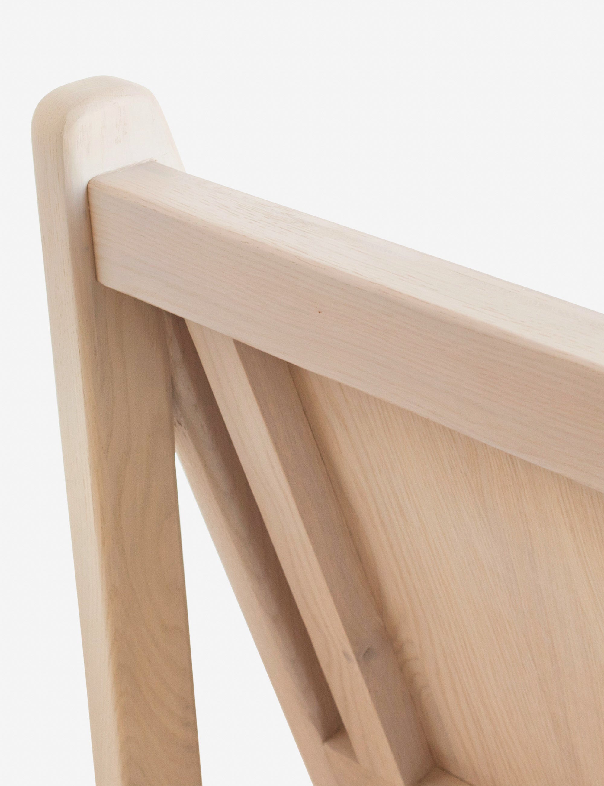 Lit - Le studio de design de meubles cherche à créer des espaces ouverts et naturels avec sa ligne de mobilier minimaliste