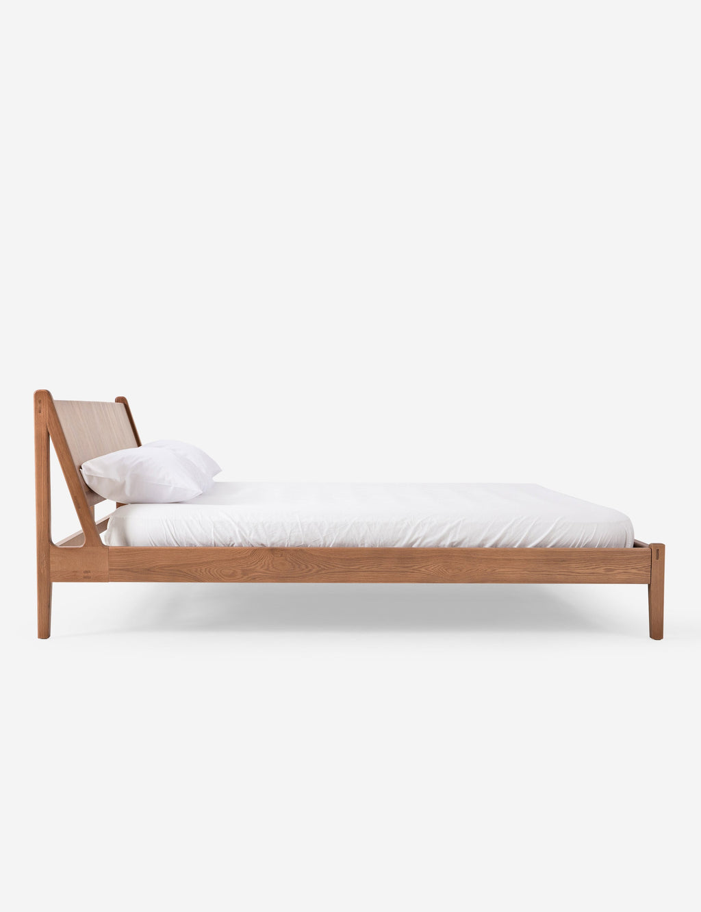 Lit - Le studio de design de meubles cherche à créer des espaces ouverts et naturels avec sa ligne de mobilier minimaliste