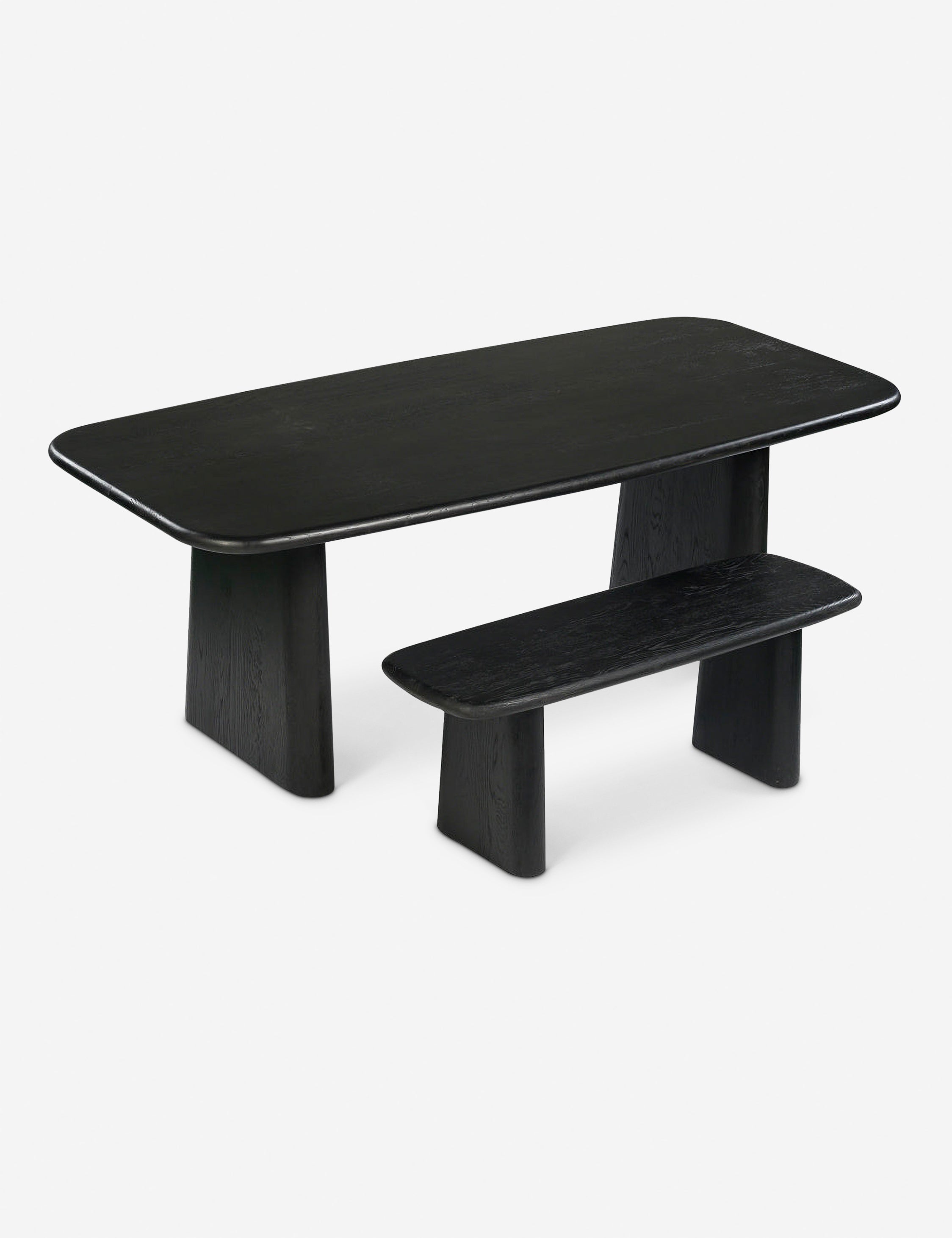 Banc - Dans un design en chêne épais, ce banc offre une silhouette élégante avec des grains de bois intéressants et des bords arrondis