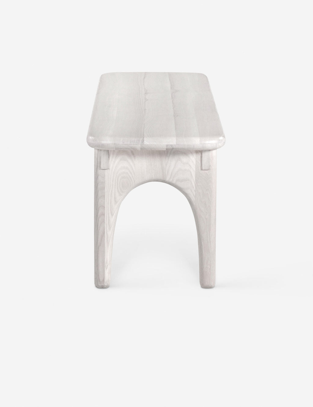 Banc - Des lignes architecturales et des bords arrondis confèrent à ce banc en bois de frêne un attrait doux et rustique.