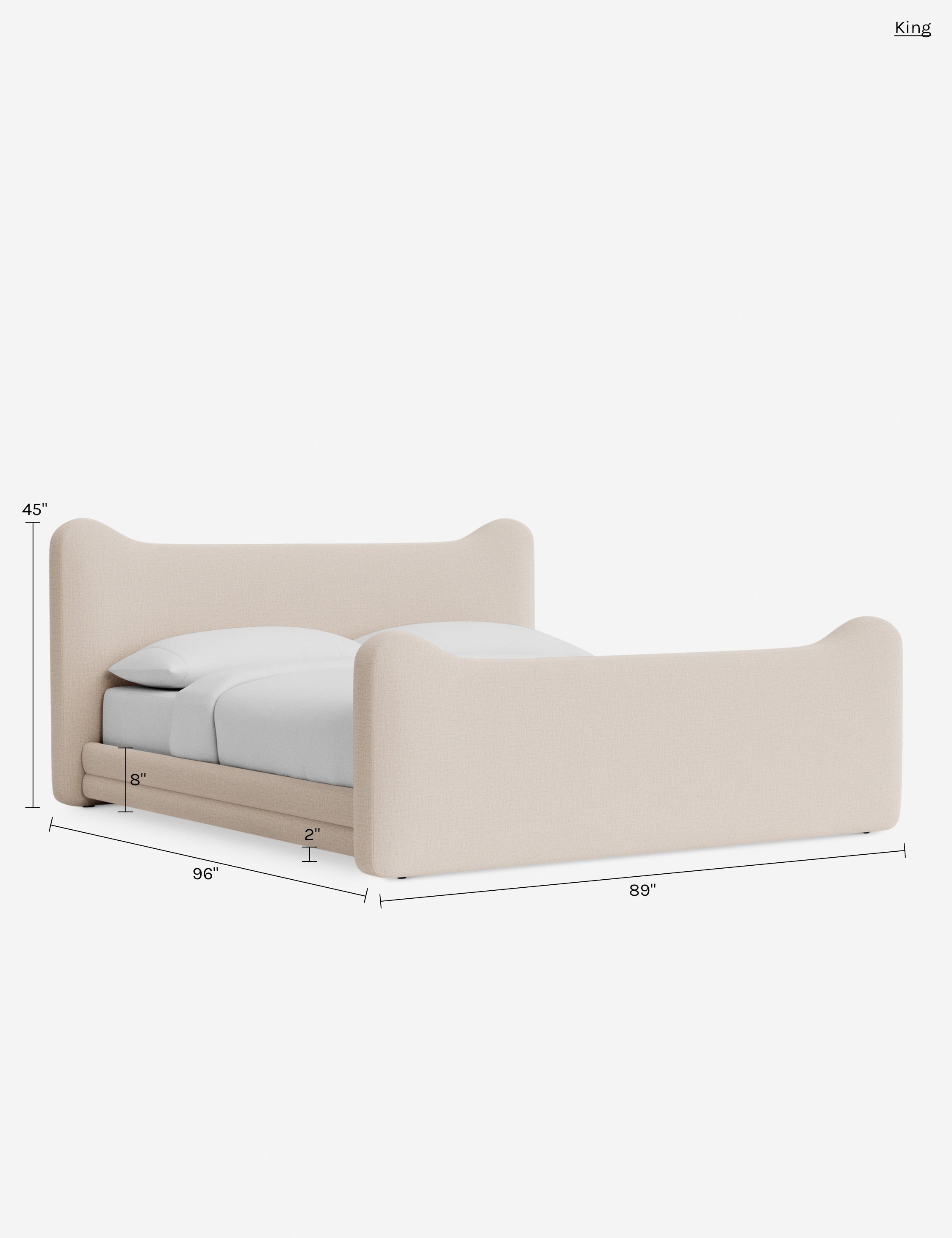 Lit plateforme - Dans le lit Briar, des lignes douces forment une silhouette raffinée à double couronne pour créer une profondeur sculpturale avec une touche de fantaisie