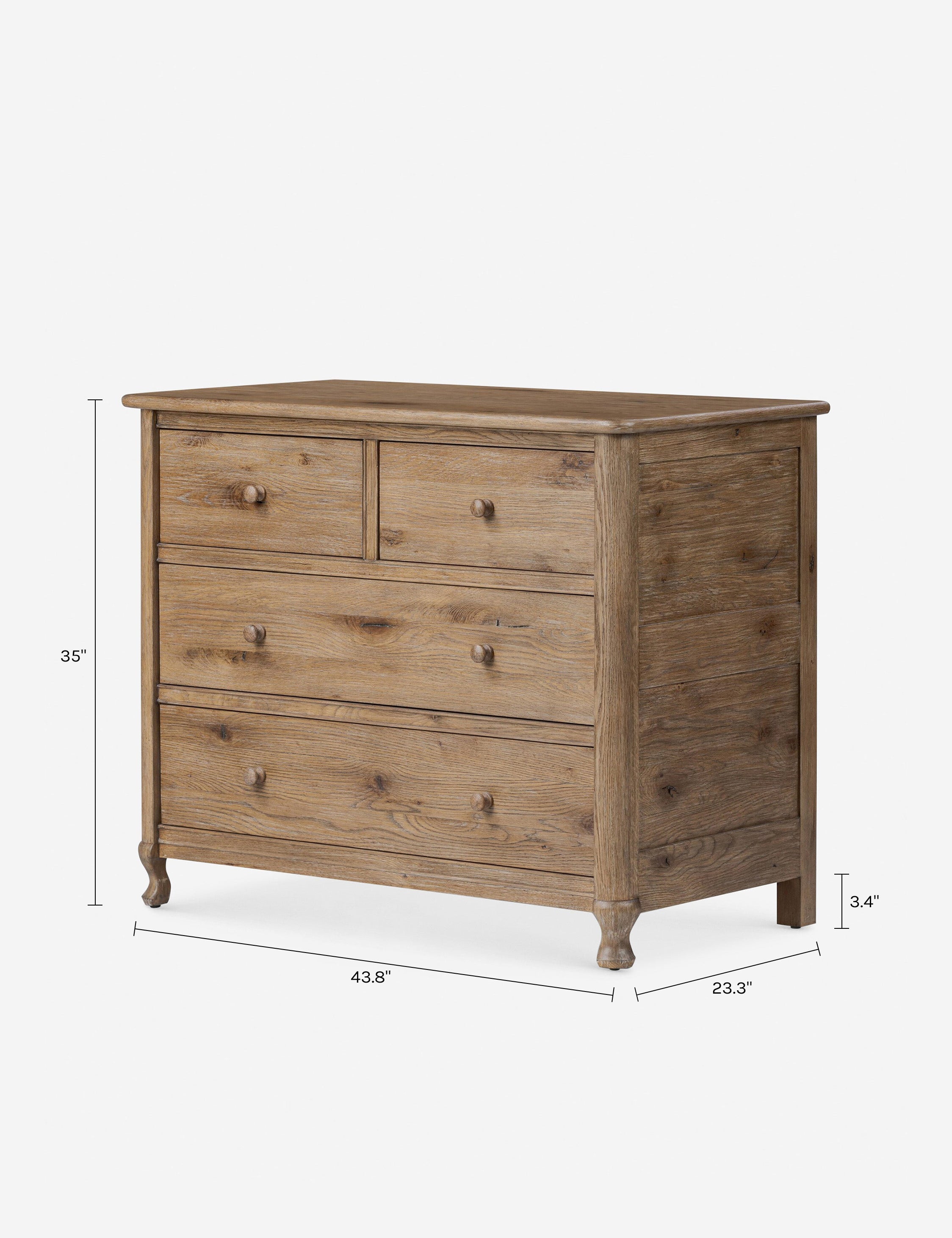 Commode - La commode apporte un style héritage à la chambre à coucher