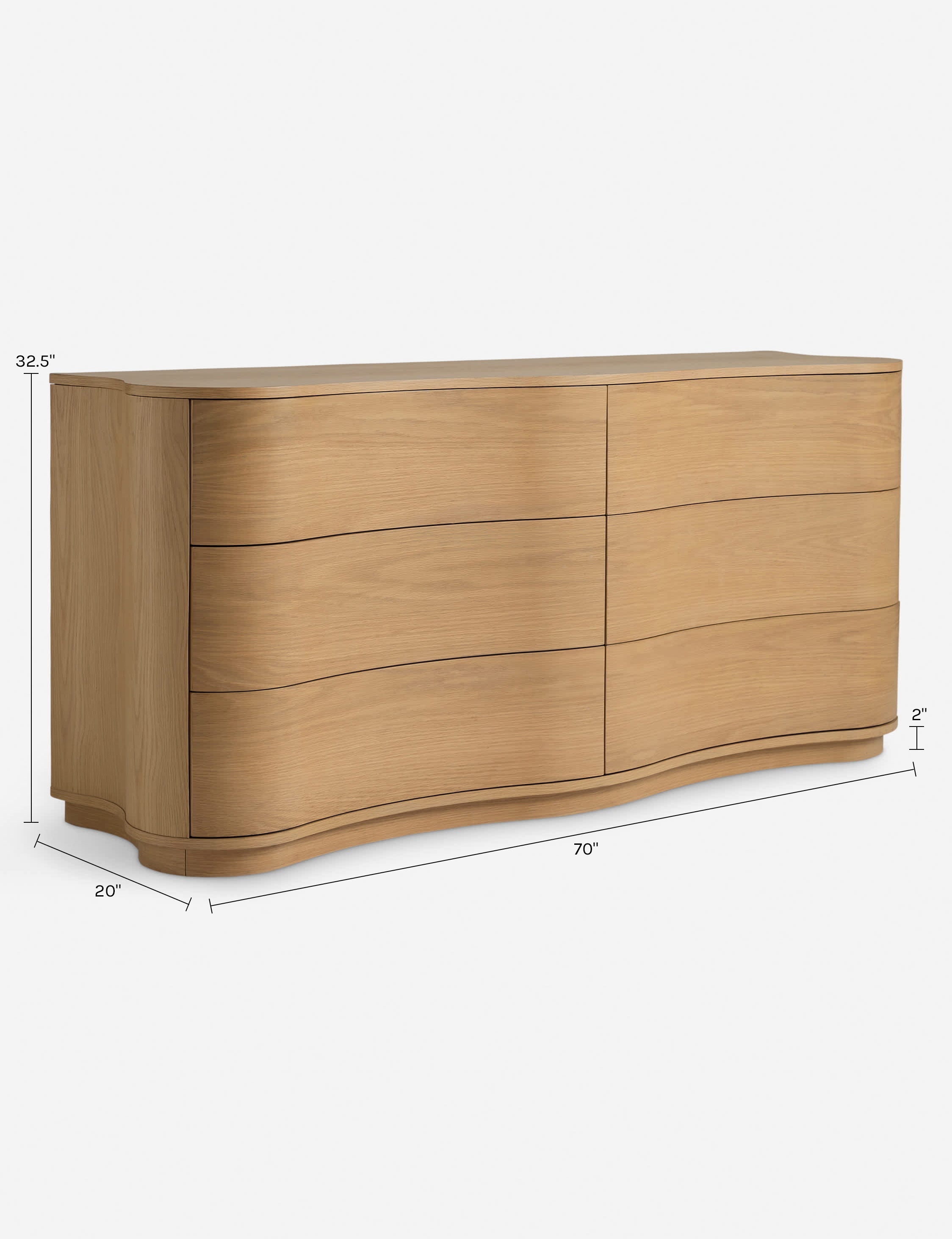 Dresser – Célébrée pour ses céramiques et ses designs audacieux, apporte son sens du raffinement et une touche d'espièglerie à une