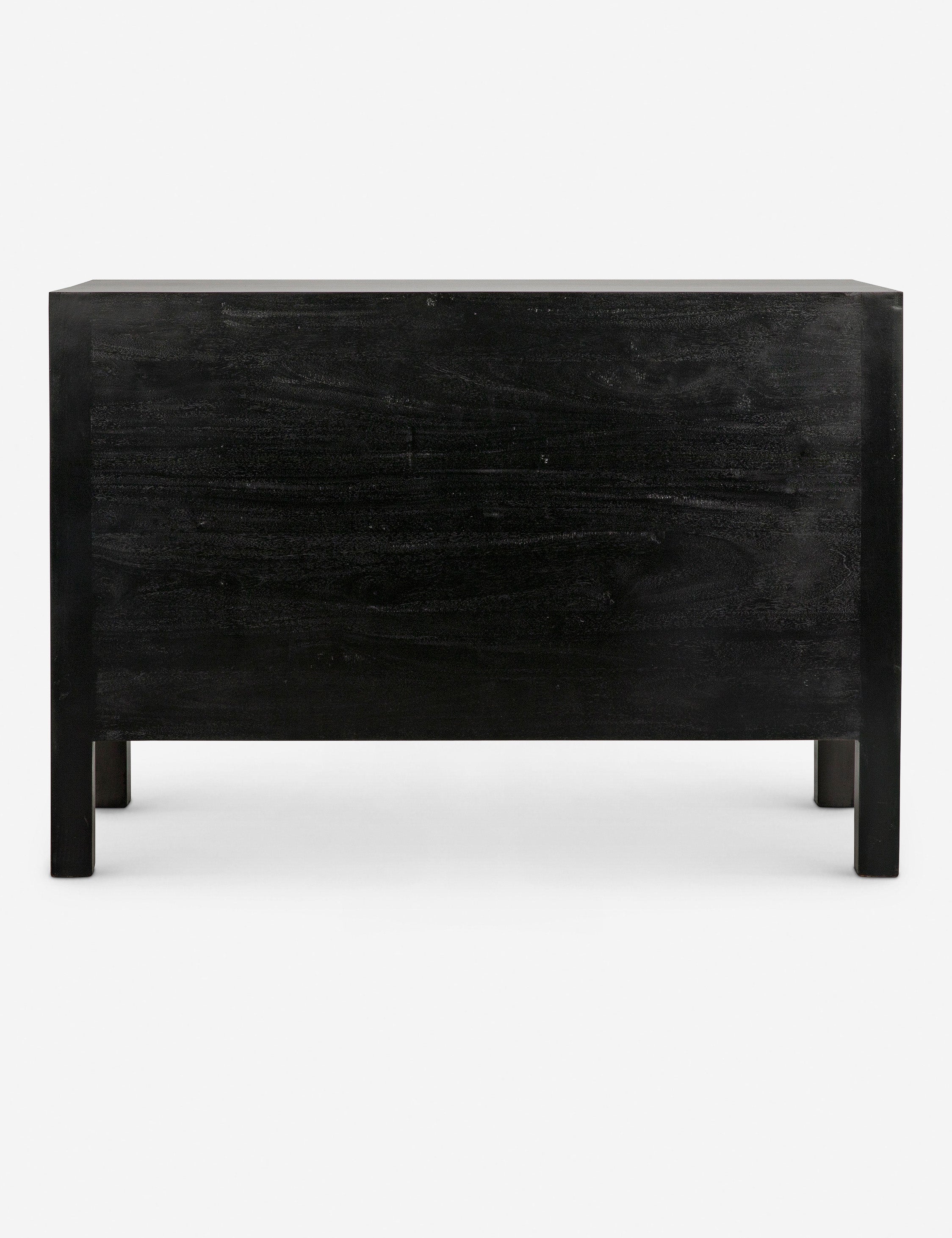 Commode à 6 tiroirs - Nous aimons la juxtaposition d'une silhouette épurée et de détails texturés cannelés dans la commode Bellinger.