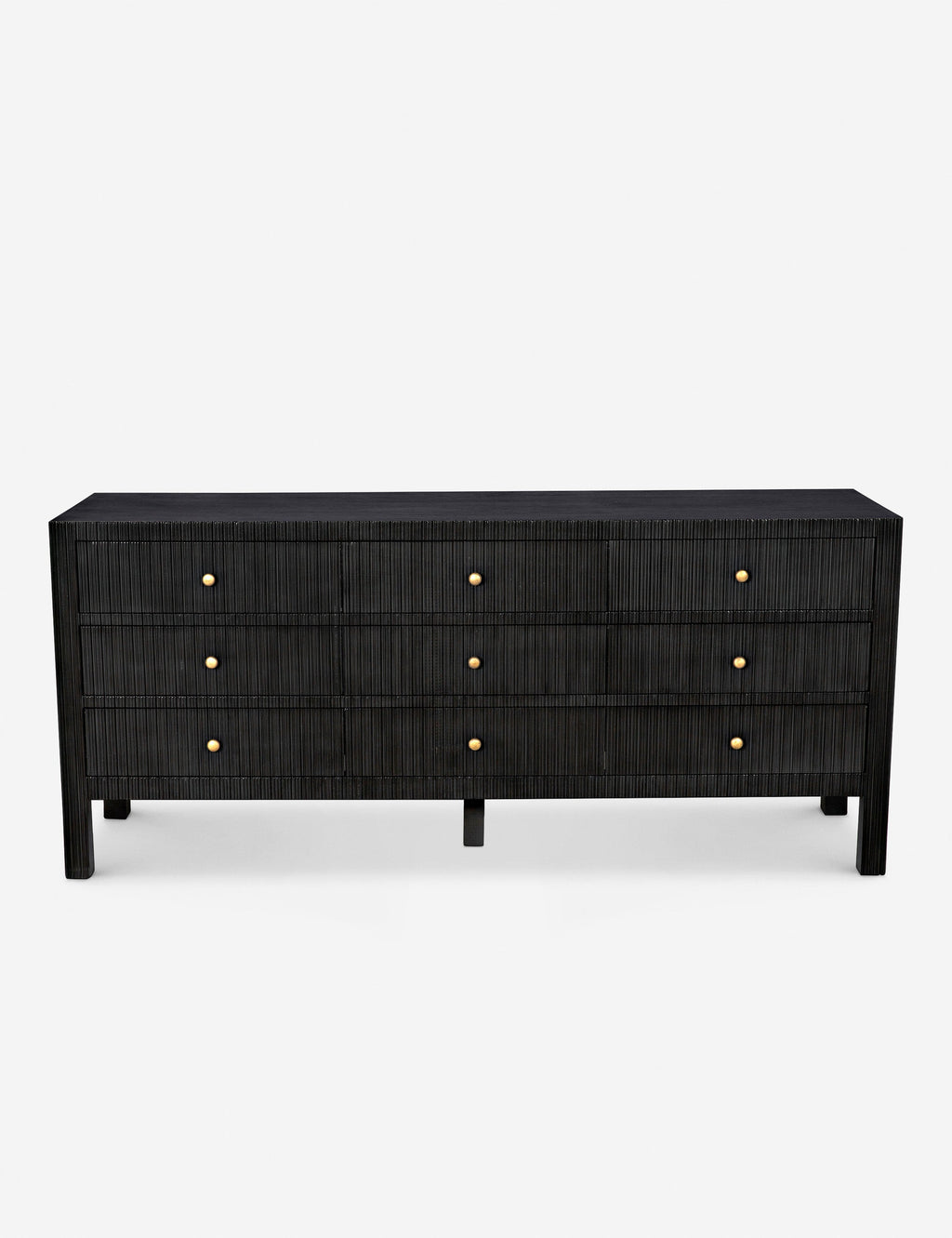 Commode 9 tiroirs - Nous aimons la juxtaposition d'une silhouette épurée et de détails texturés cannelés dans la commode Bellinger.