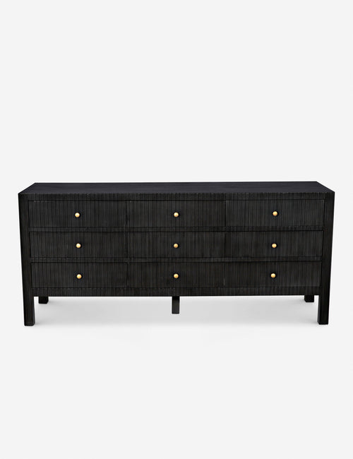 Commode 9 tiroirs - Nous aimons la juxtaposition d'une silhouette épurée et de détails texturés cannelés dans la commode Bellinger.