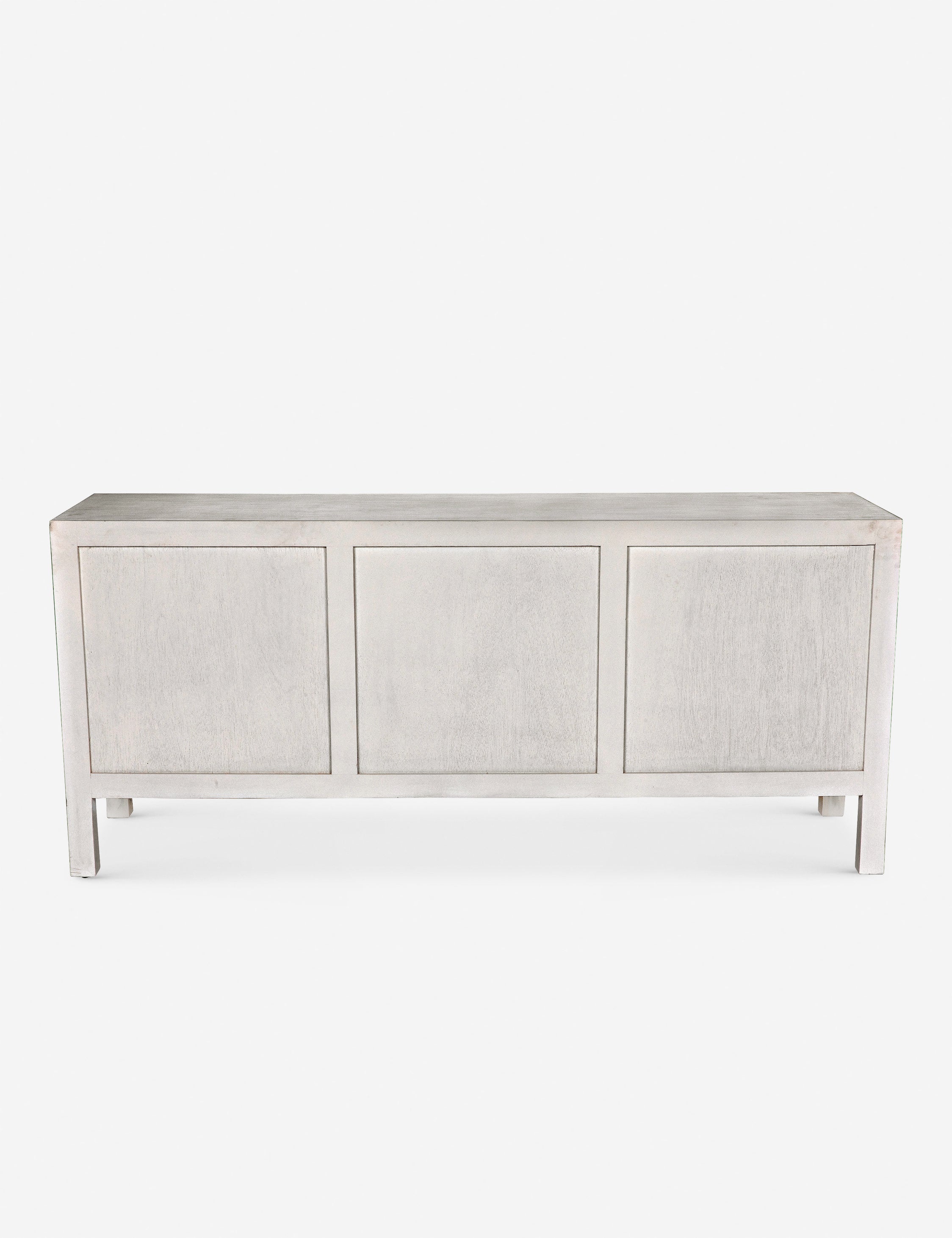 Commode 9 tiroirs - Nous aimons la juxtaposition d'une silhouette épurée et de détails texturés cannelés dans la commode Bellinger.