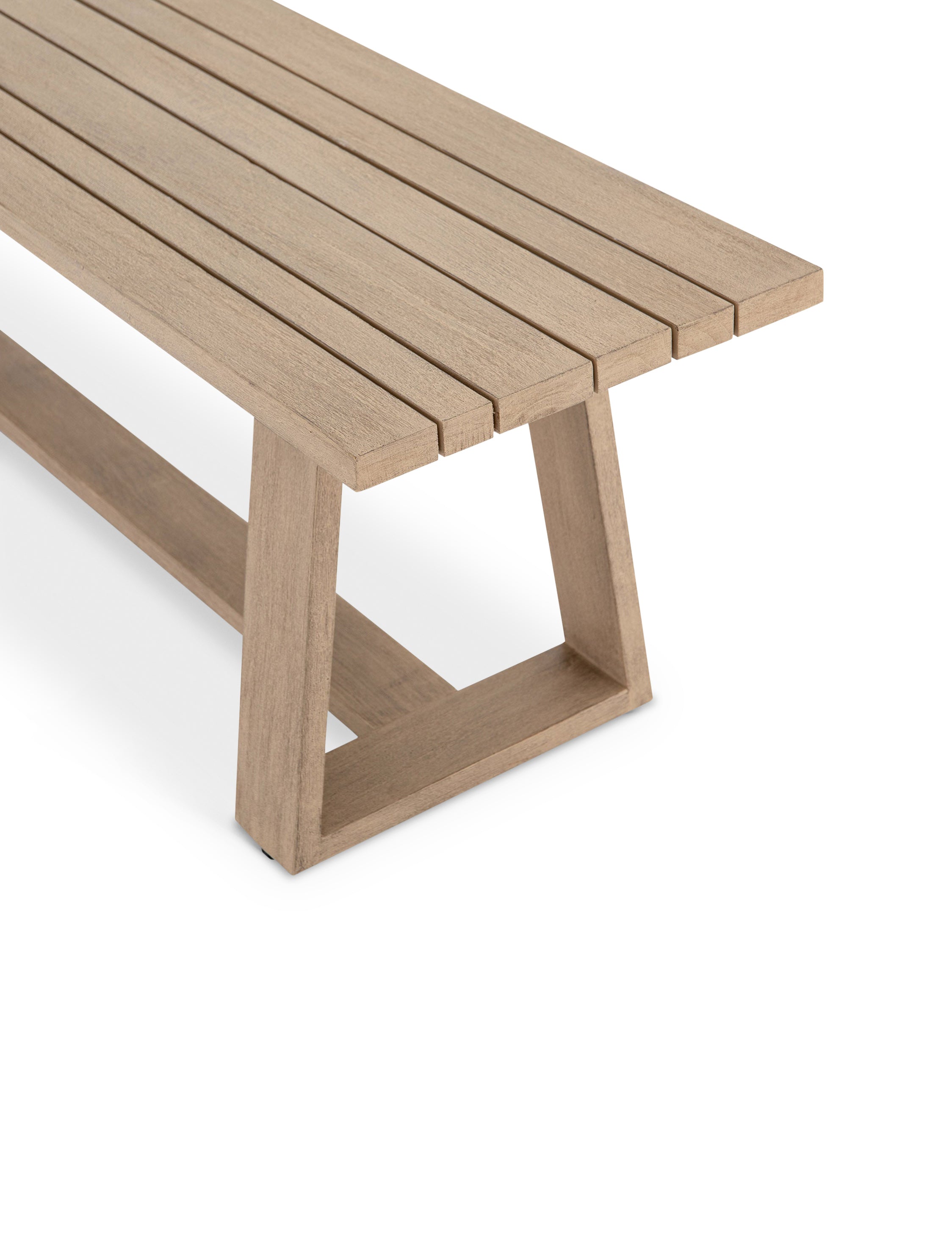 / Banc d'extérieur - Les lignes épurées et angulaires de ce banc évoquent une simplicité scandinave chaleureuse.