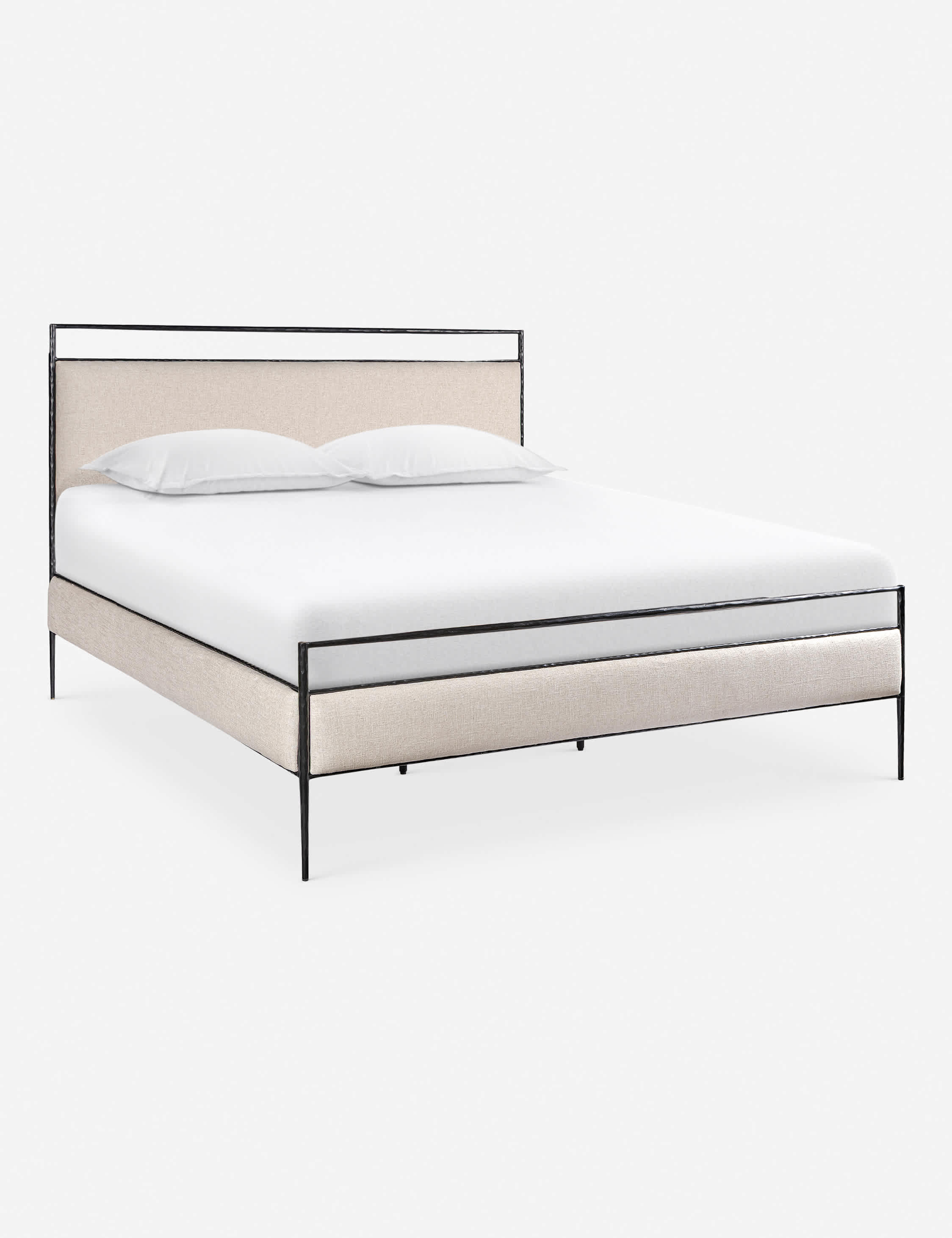 Lit plateforme - allie un design soigné à des matériaux durables, créant des pièces conçues avec intention pour embellir votre espace