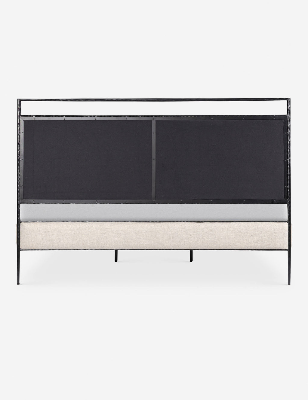 Lit plateforme - allie un design soigné à des matériaux durables, créant des pièces conçues avec intention pour embellir votre espace