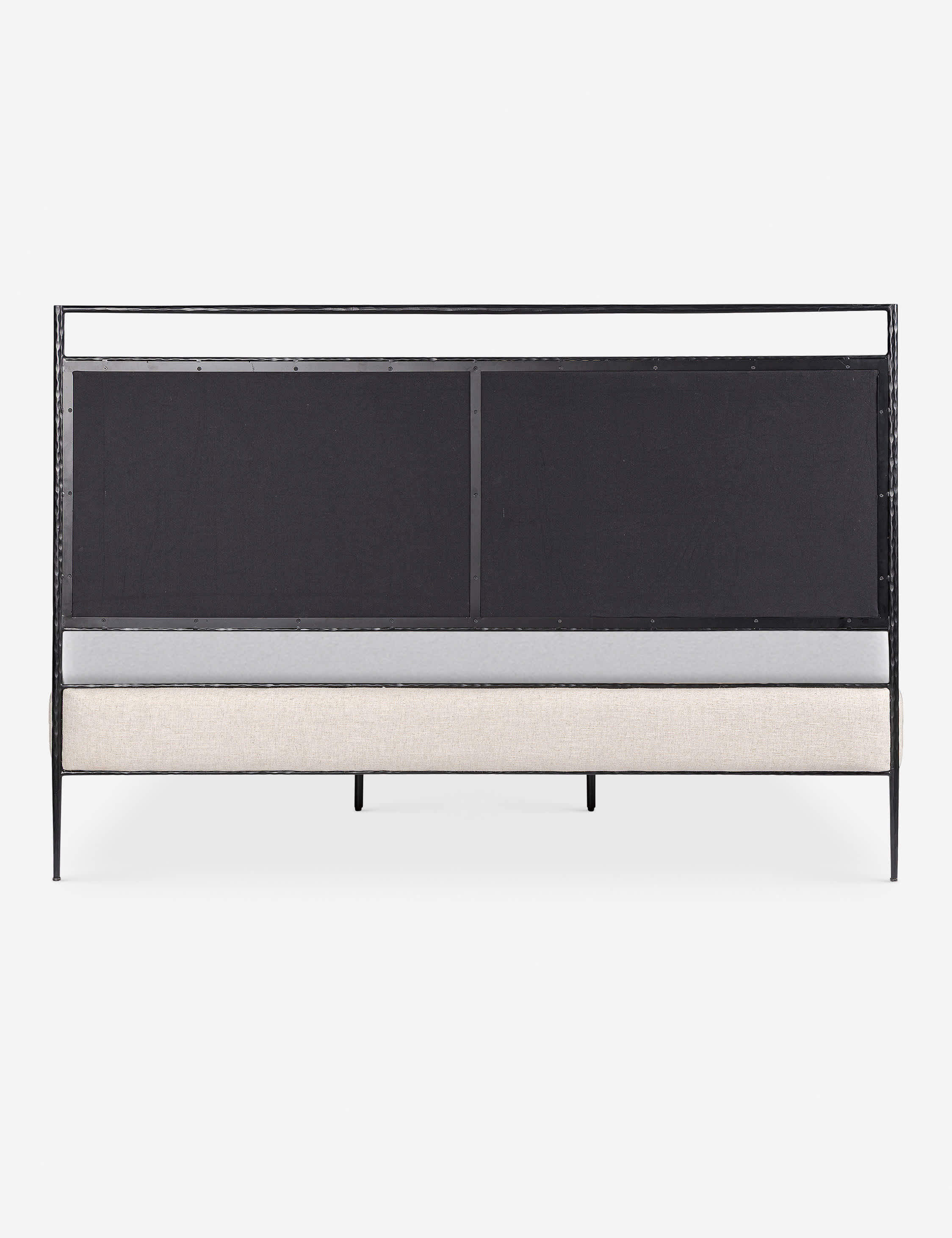 Lit plateforme - allie un design soigné à des matériaux durables, créant des pièces conçues avec intention pour embellir votre espace