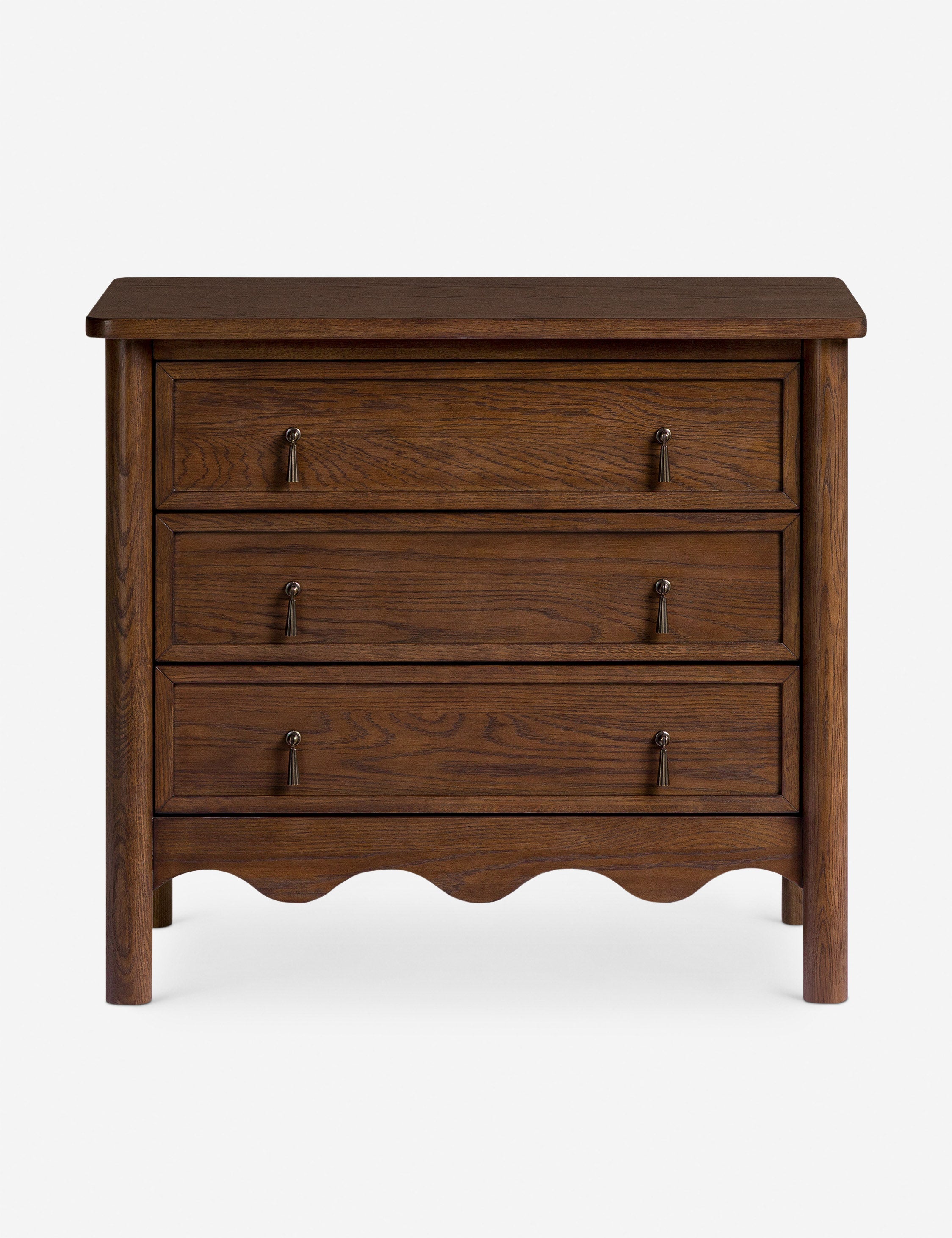 Table de chevet à 3 tiroirs - allie des détails classiques à une silhouette légèrement ajustée