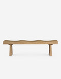 Banc - Le banc transforme l'orme récupéré en un moment sculptural grâce à son assise ondulée et sa base effilée.