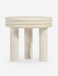 Table d'appoint ronde - Compacte mais remarquable, la table d'appoint Roma présente un plateau à plusieurs niveaux reposant sur de solides pieds colonnes