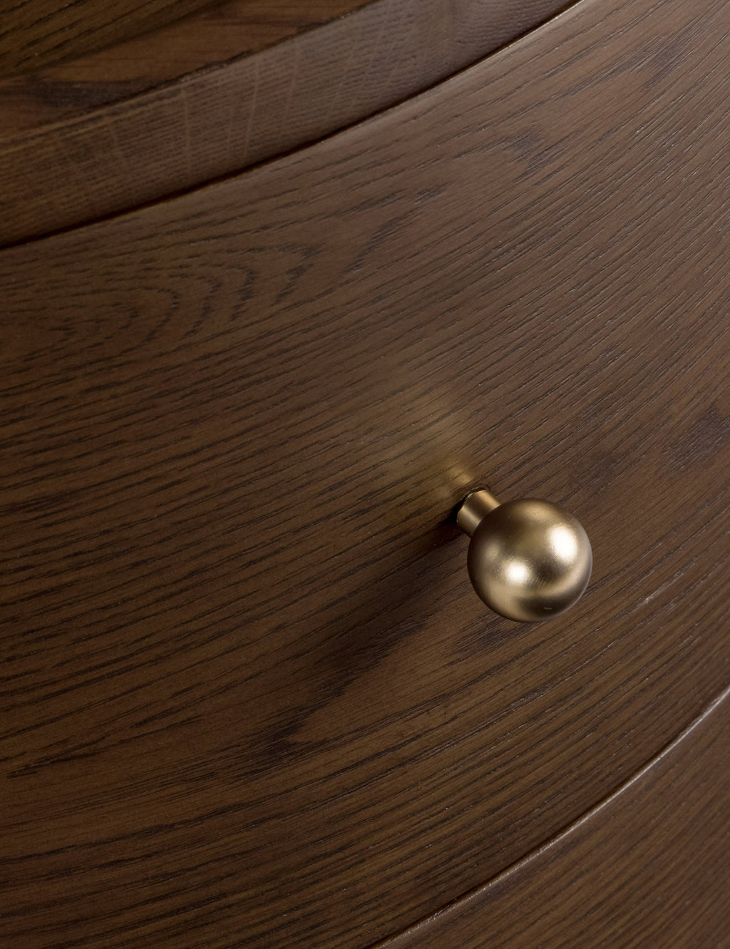Table d'appoint - La table d'appoint Newport allie des lignes épurées à un design spacieux