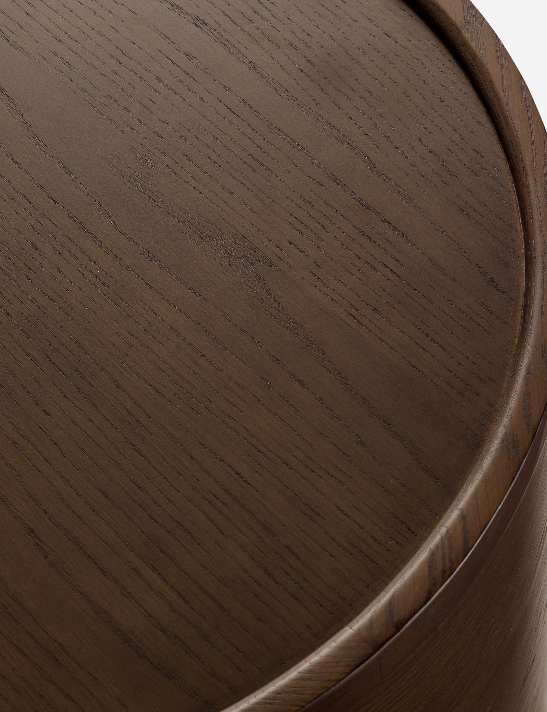 Table d'appoint - La table d'appoint Newport allie des lignes épurées à un design spacieux