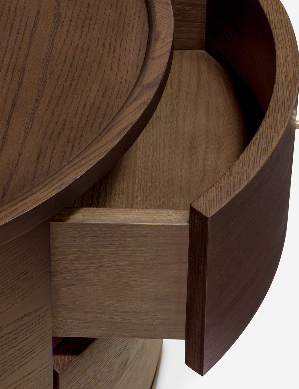 Table d'appoint - La table d'appoint Newport allie des lignes épurées à un design spacieux
