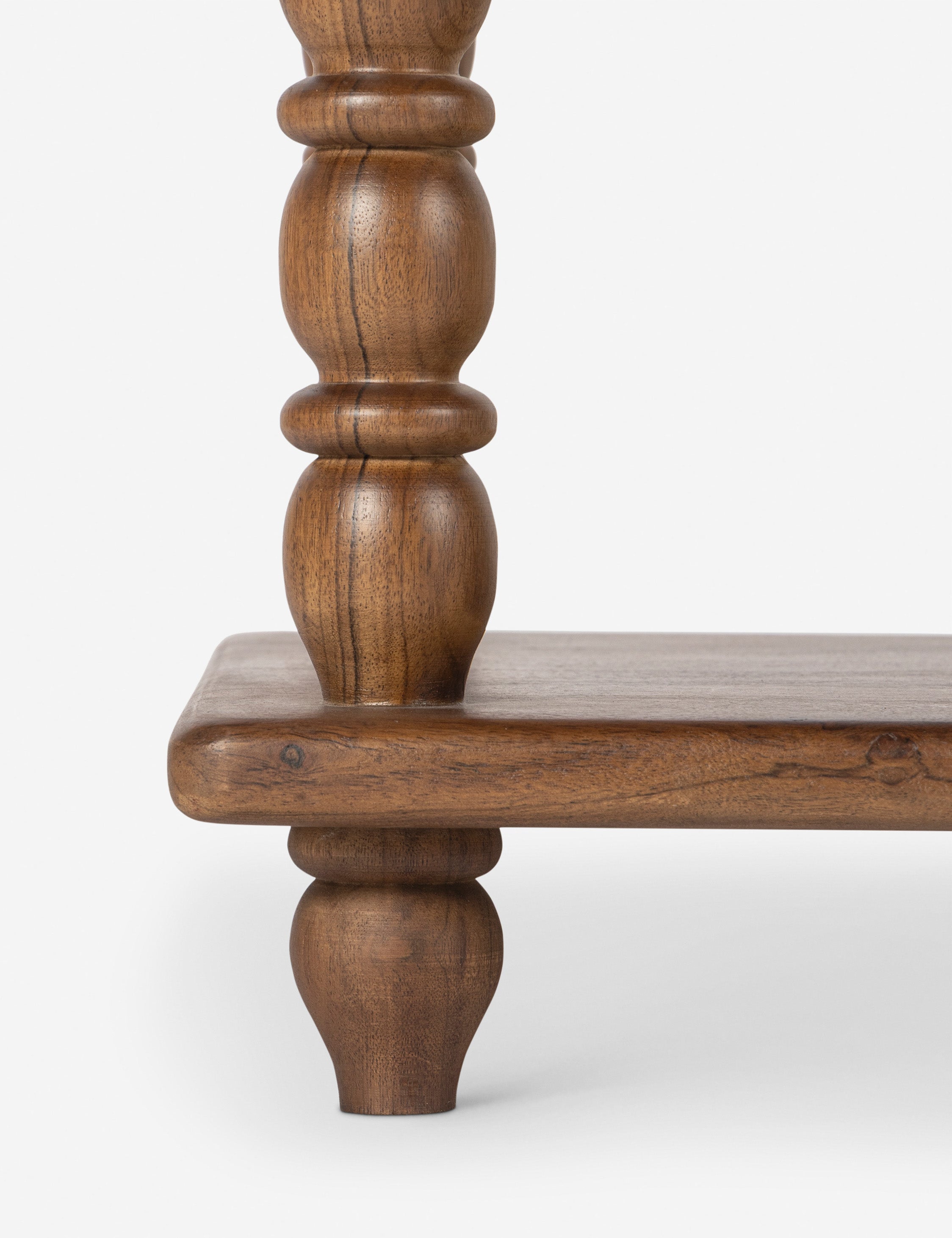 Table de chevet - Nous aimons le design à balustres