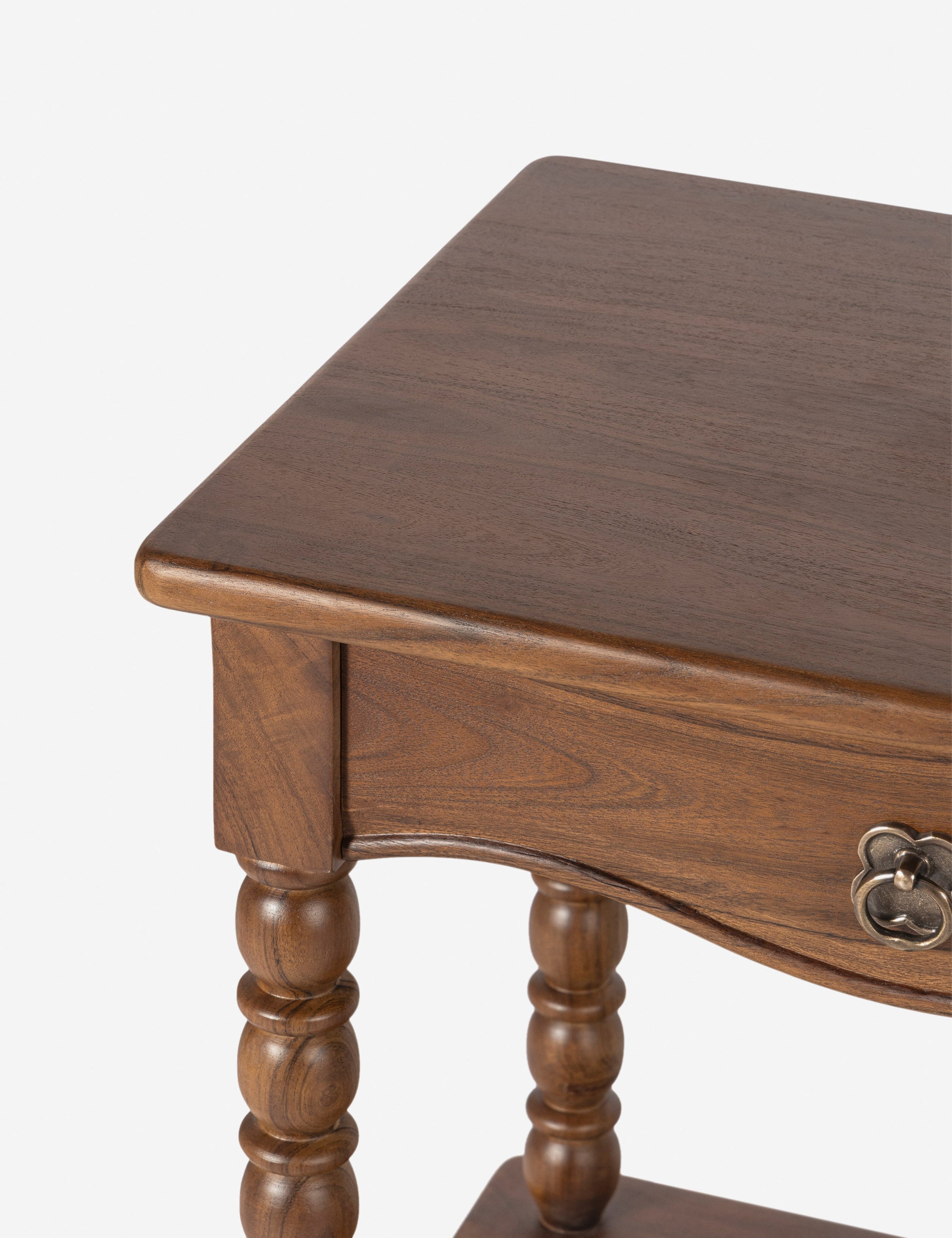 Table de chevet - Nous aimons le design à balustres