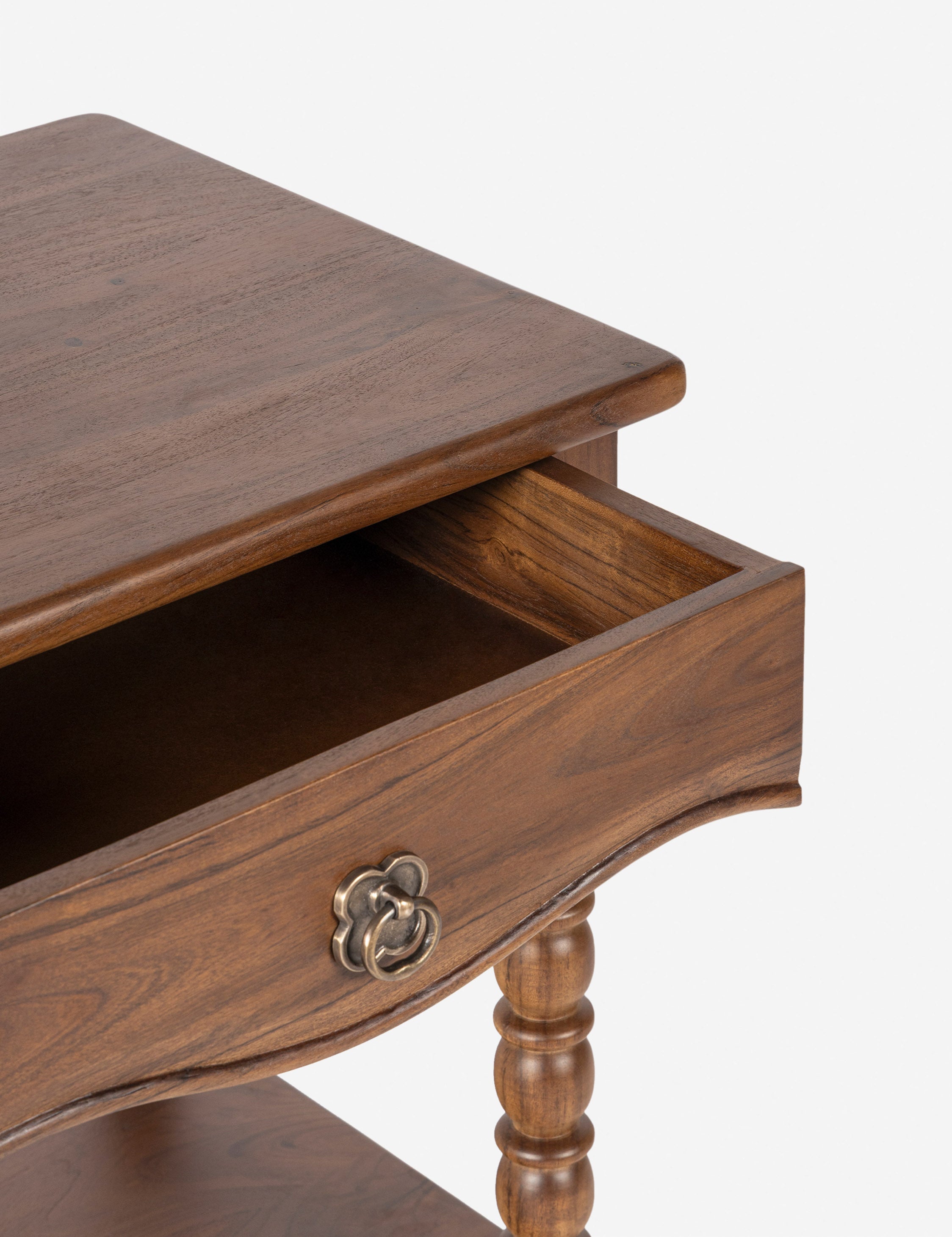 Table de chevet - Nous aimons le design à balustres