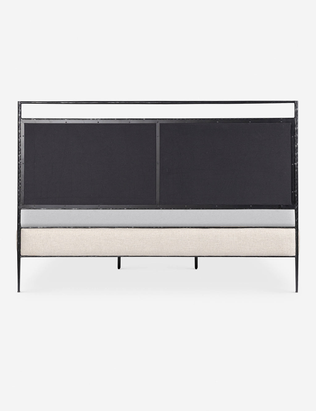 Lit plateforme - allie un design soigné à des matériaux durables, créant des pièces conçues avec intention pour embellir votre espace