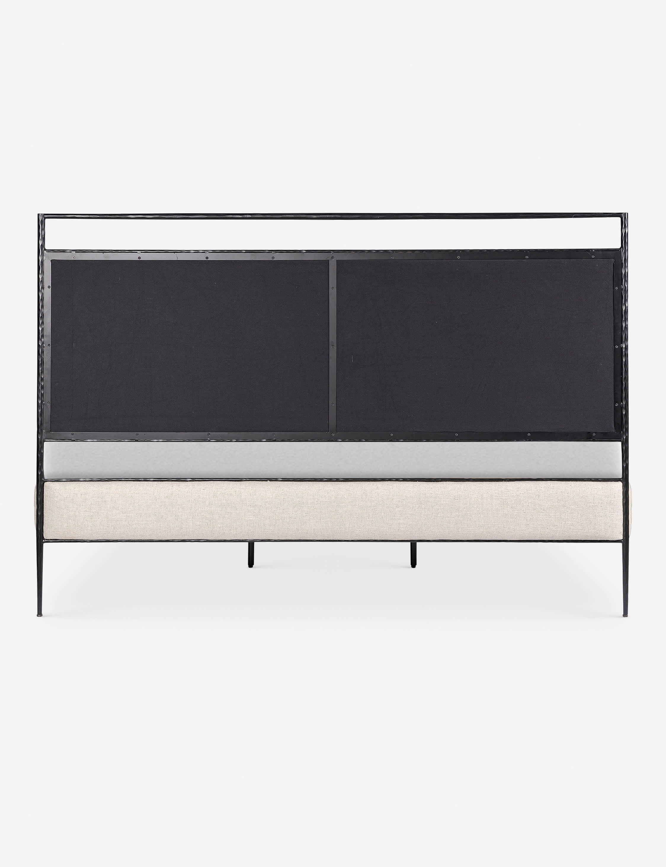 Lit plateforme - allie un design soigné à des matériaux durables, créant des pièces conçues avec intention pour embellir votre espace