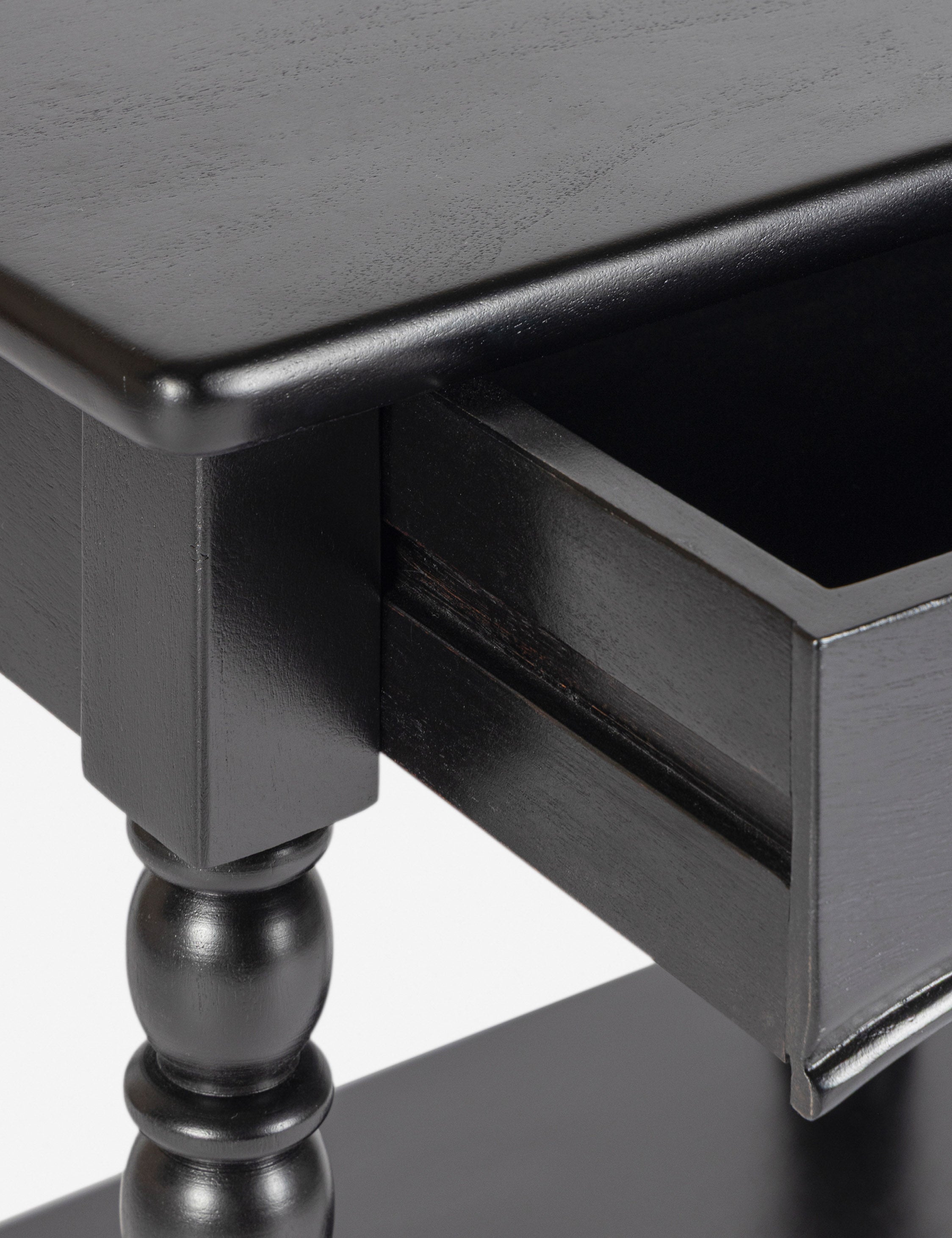 Table de chevet - Nous aimons le design à balustres