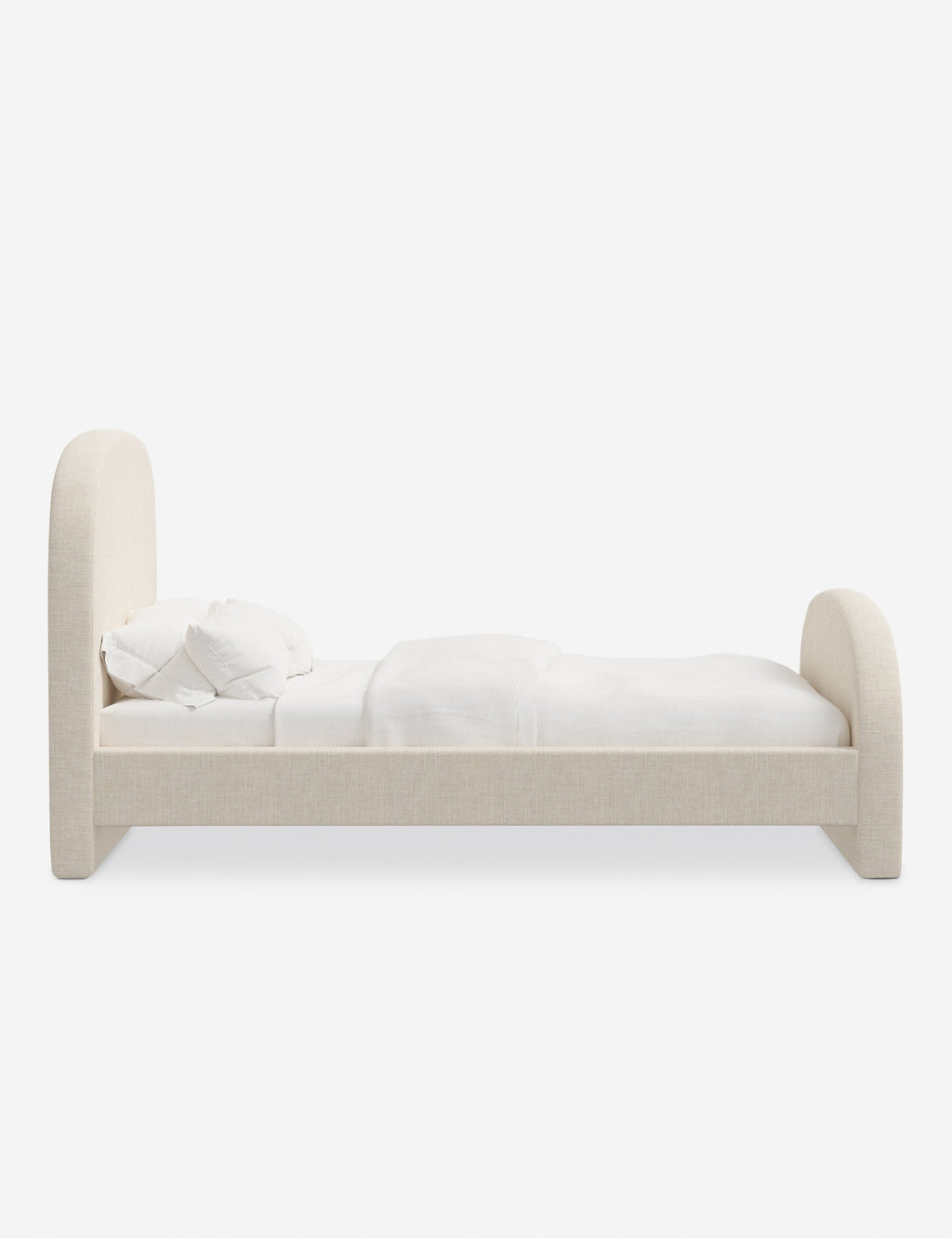 Lit plateforme - Le lit plateforme Bescond offre un confort ancré grâce à sa silhouette douce