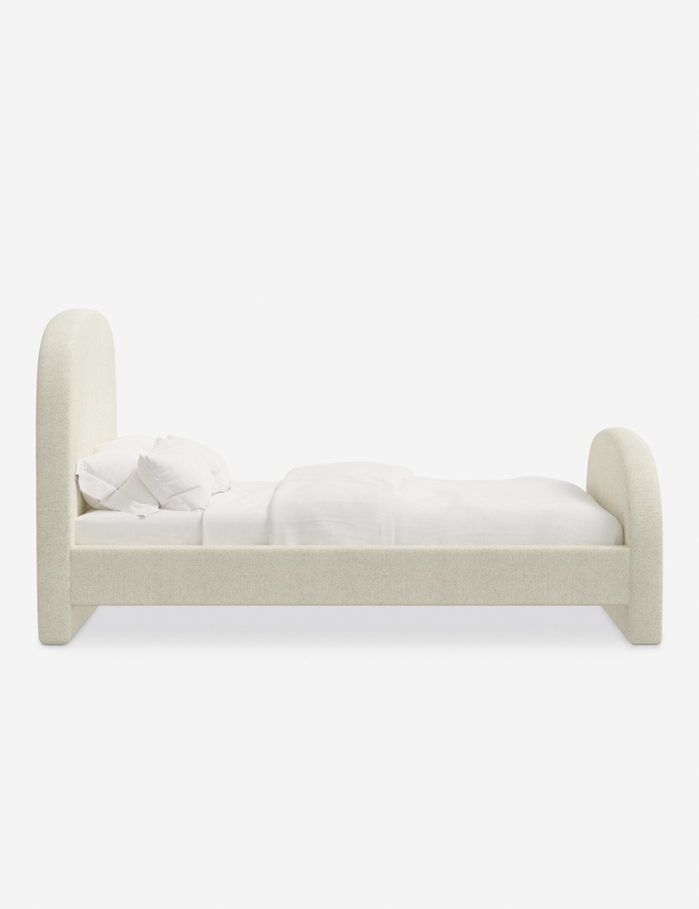 Lit plateforme - Le lit plateforme Bescond offre un confort ancré grâce à sa silhouette douce