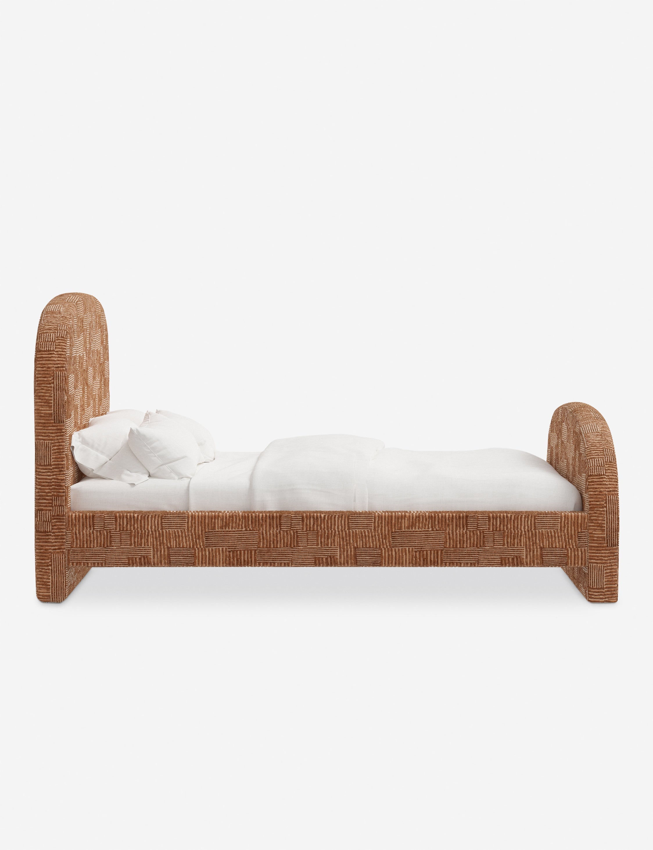 Lit plateforme - Le lit plateforme Bescond offre un confort ancré grâce à sa silhouette douce