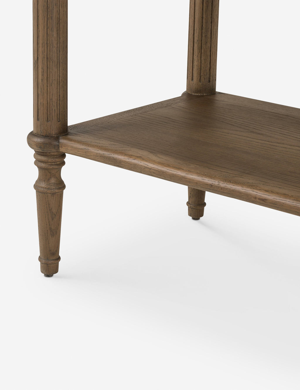 Table de chevet - Le style traditionnel rencontre l'attrait moderne dans cette commode d'inspiration européenne vintage