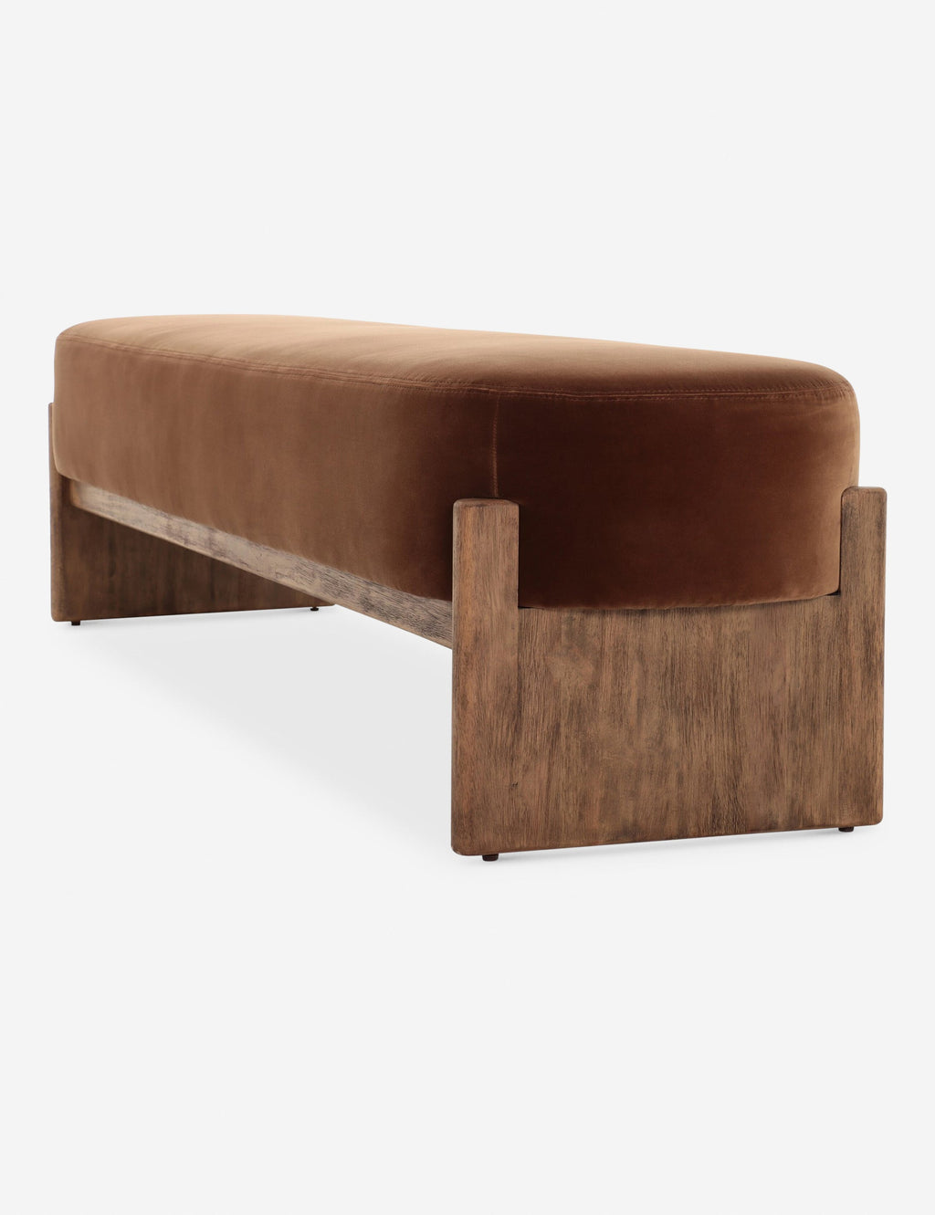 Banc - Le revêtement somptueux repose sur une base en bois ancrée dans le banc, offrant un équilibre de douceur et de structure.