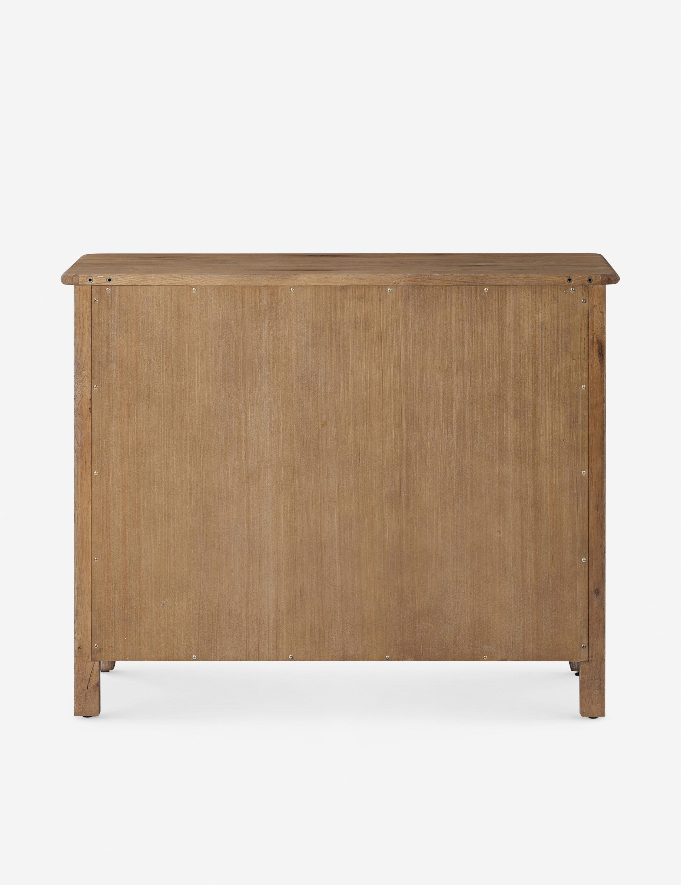 Commode - La commode apporte un style héritage à la chambre à coucher