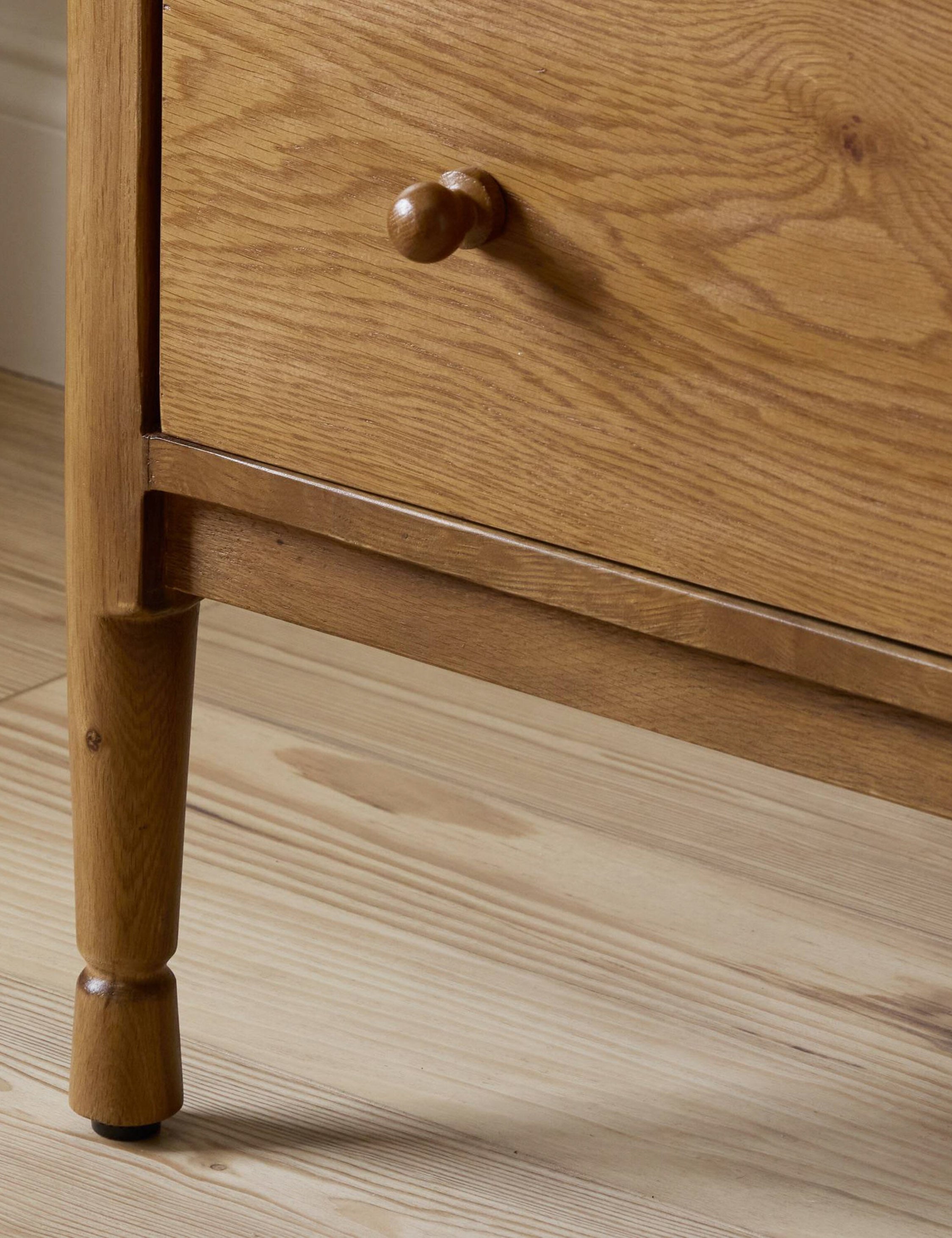 Dresser - apporte son savoir-faire exceptionnel à une collection intemporelle ancrée dans