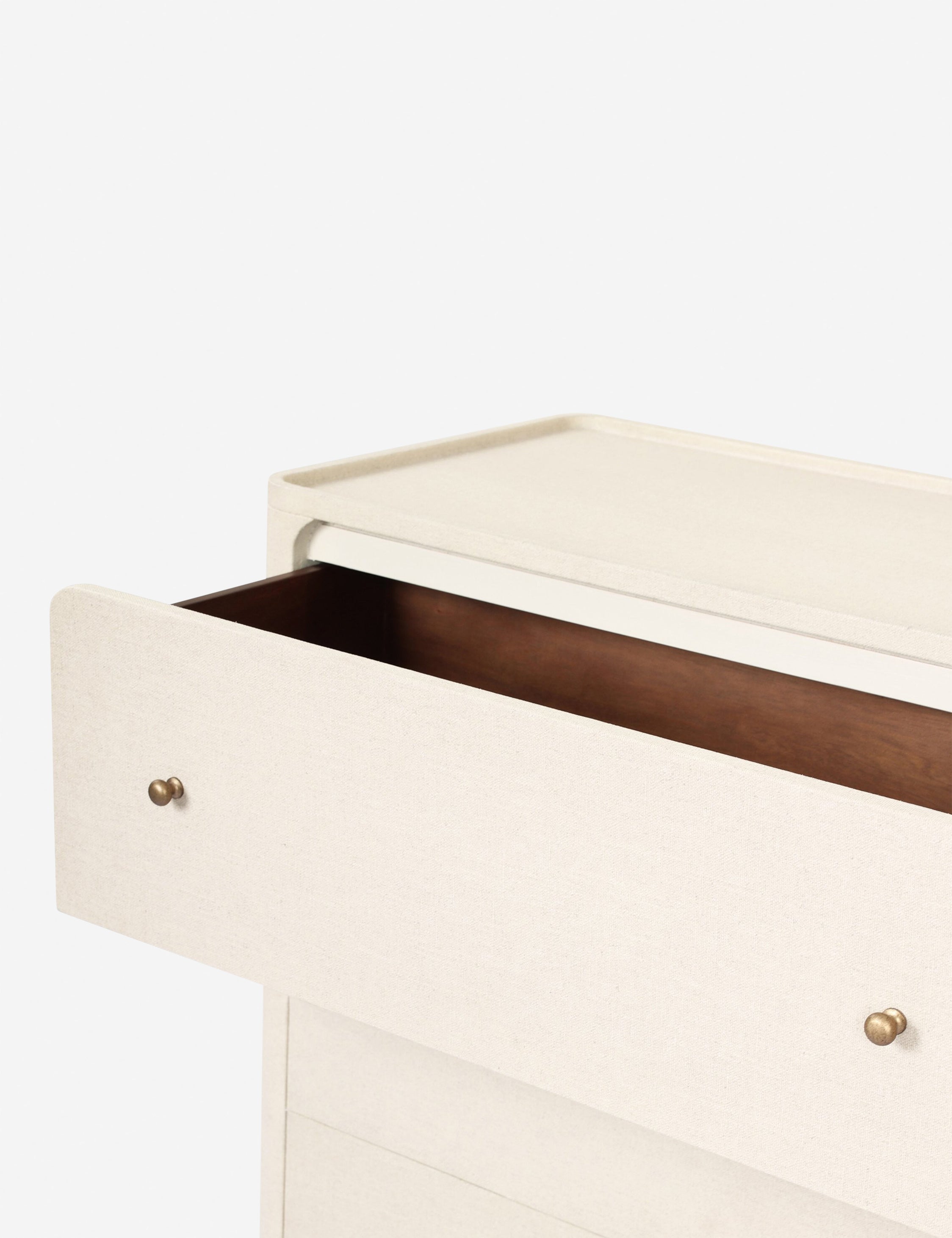 Dresser - apporte son savoir-faire exceptionnel à une collection intemporelle ancrée dans