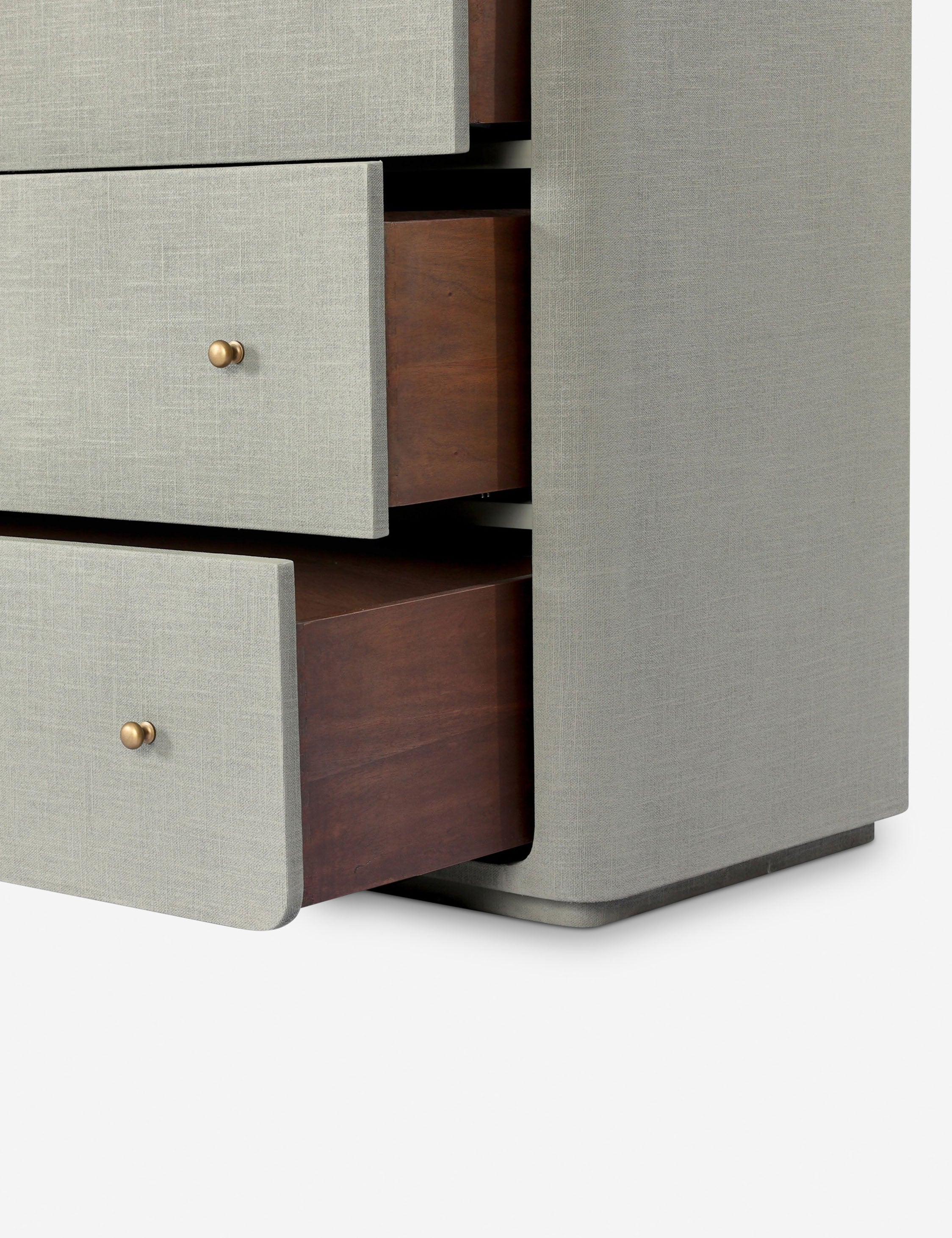 Dresser - apporte son savoir-faire exceptionnel à une collection intemporelle ancrée dans