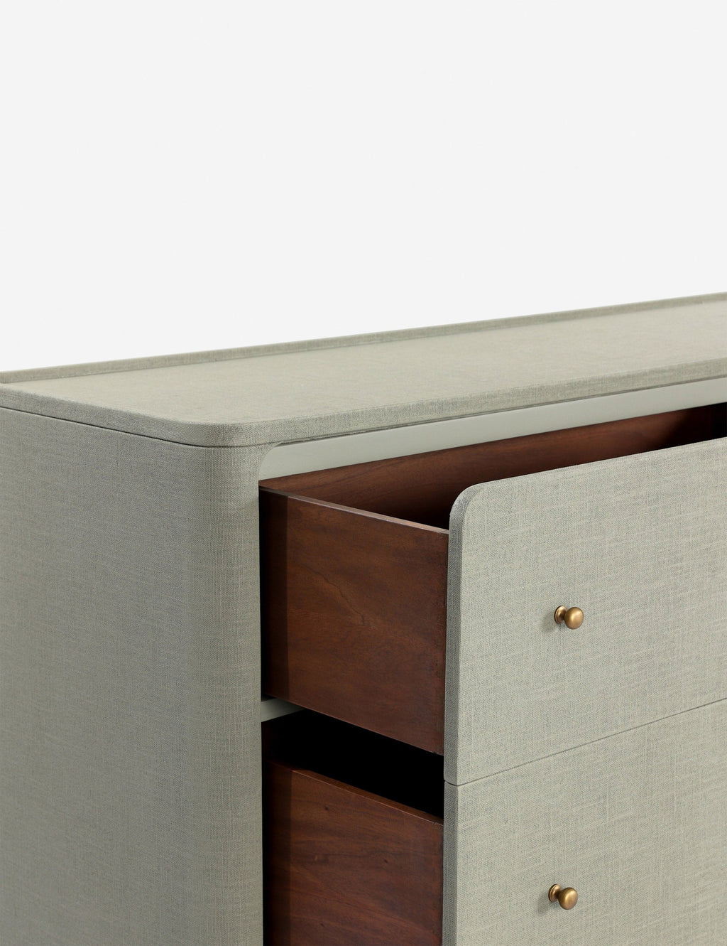 Dresser - apporte son savoir-faire exceptionnel à une collection intemporelle ancrée dans