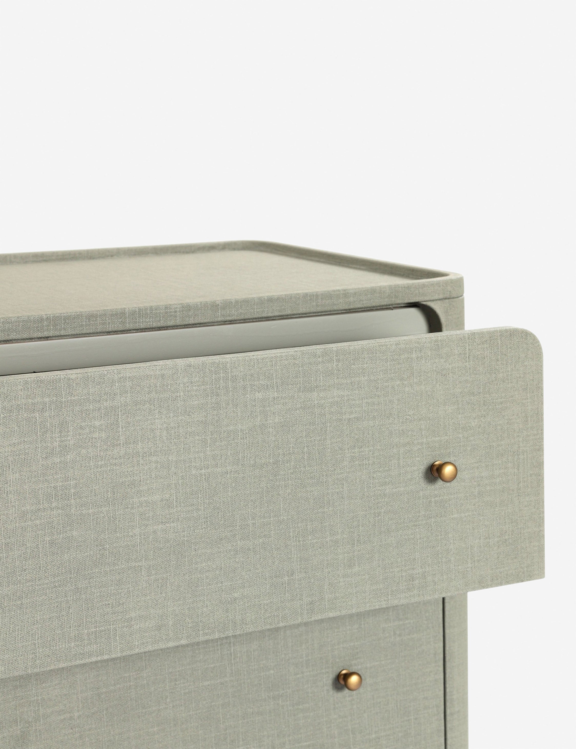 Dresser - apporte son savoir-faire exceptionnel à une collection intemporelle ancrée dans