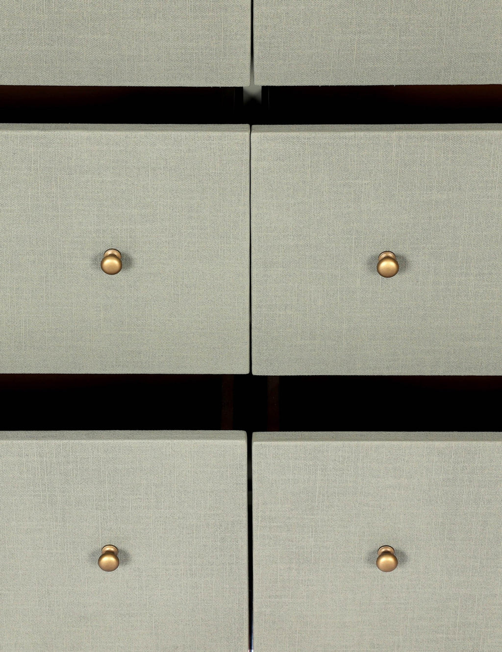 Dresser - apporte son savoir-faire exceptionnel à une collection intemporelle ancrée dans