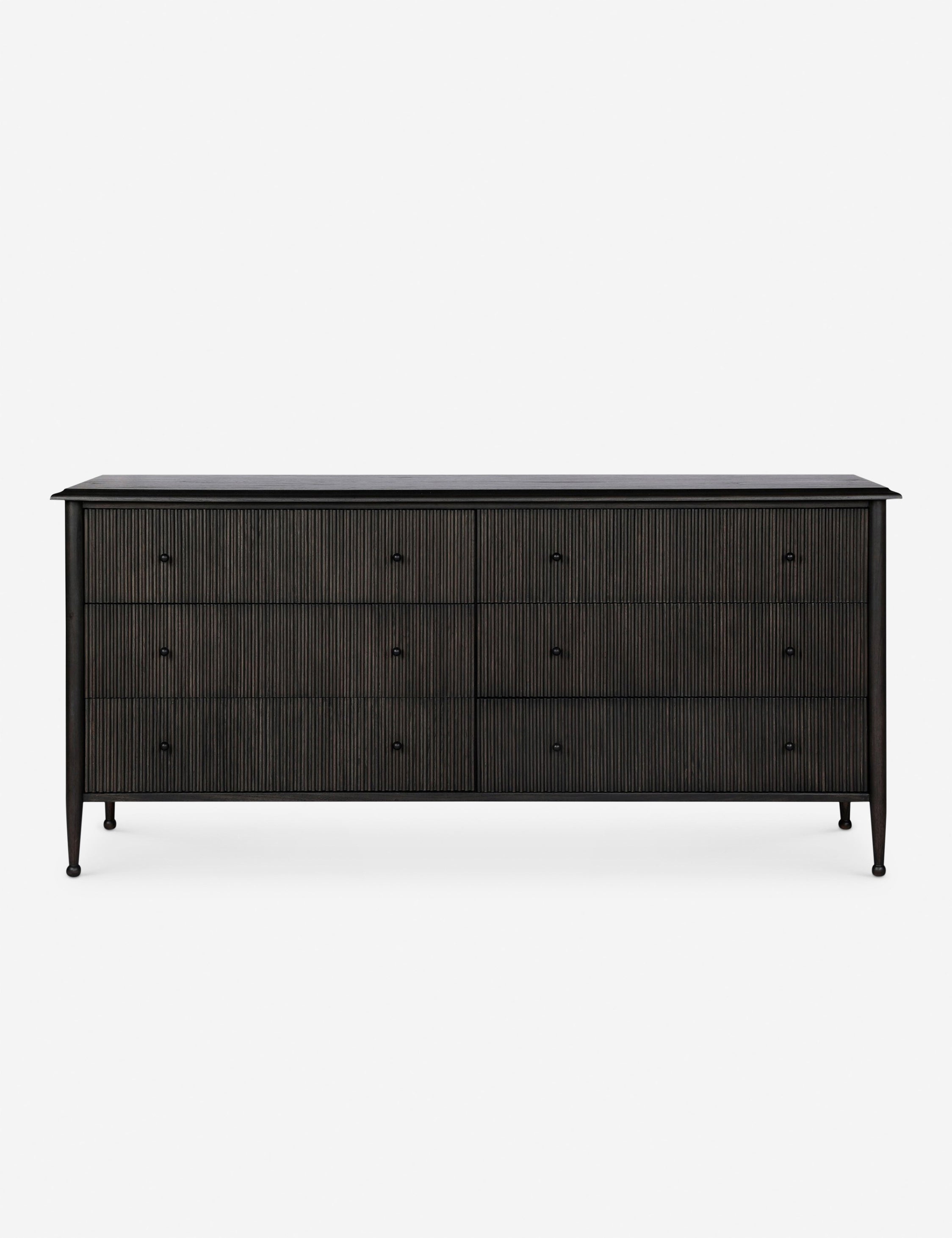 Dresser - apporte son savoir-faire exceptionnel à une collection intemporelle ancrée dans