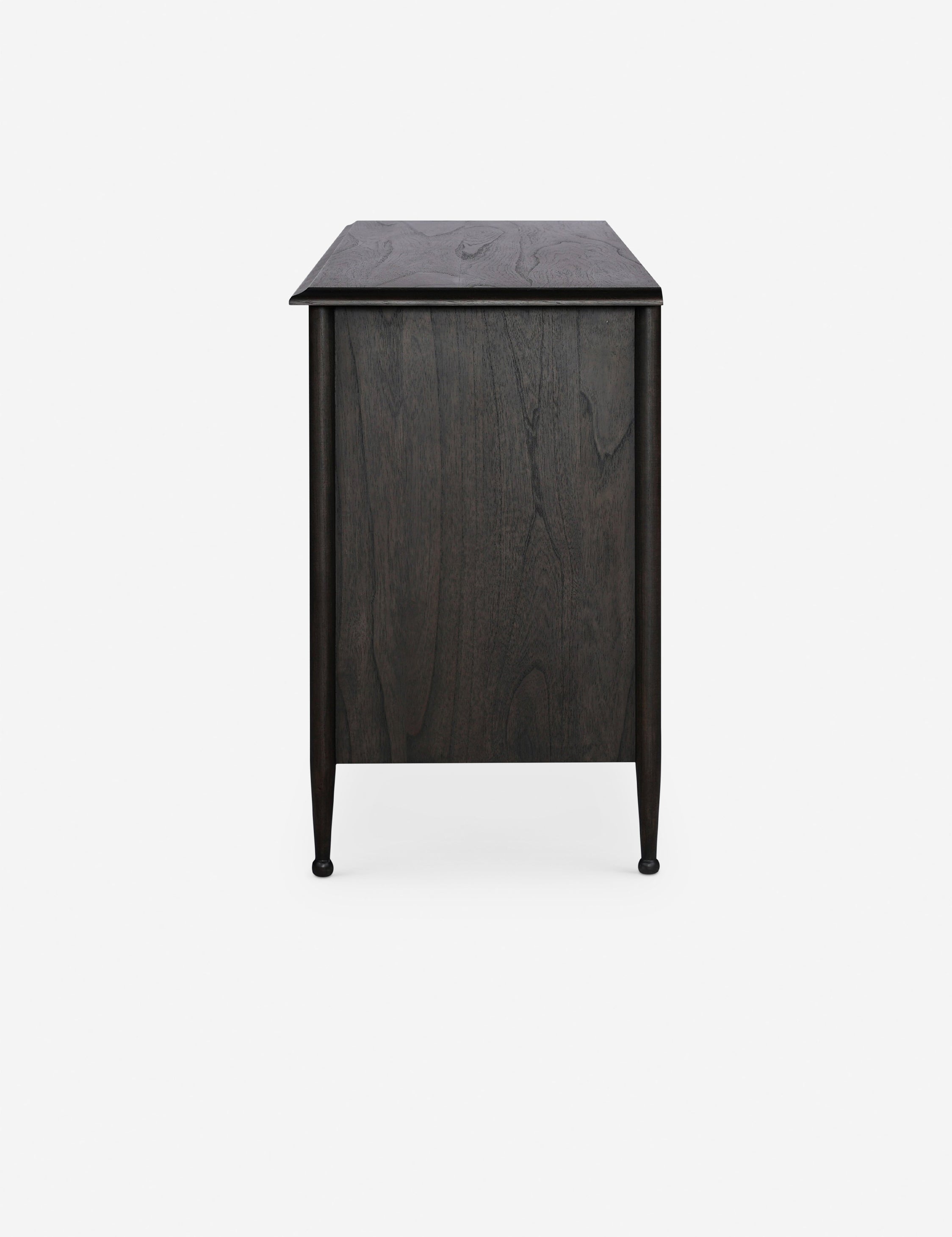 Dresser - apporte son savoir-faire exceptionnel à une collection intemporelle ancrée dans