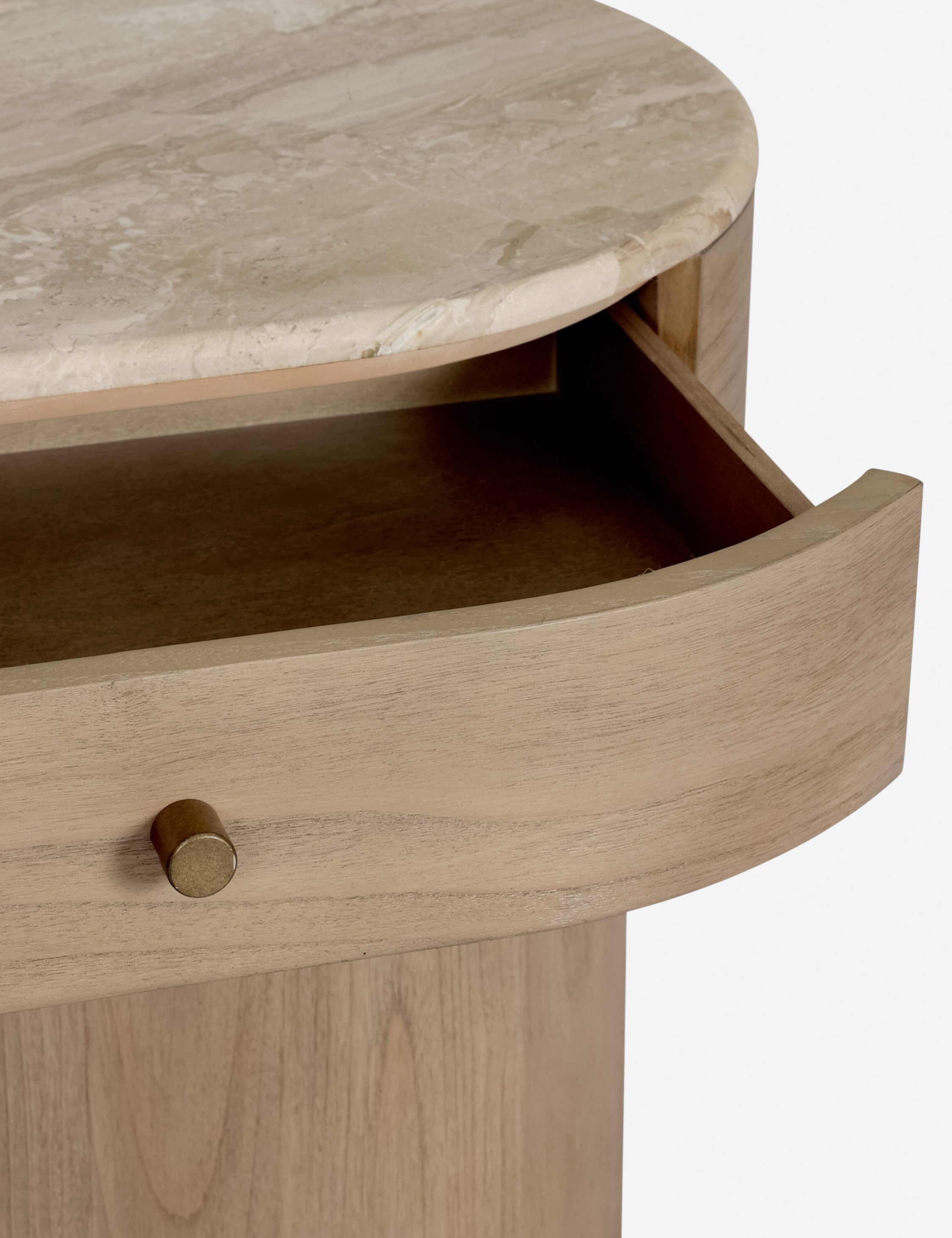 Table de chevet - Son bois chaud, ses courbes douces et son dessus en marbre crème confèrent instantanément à la table de chevet une touche d'élégance.