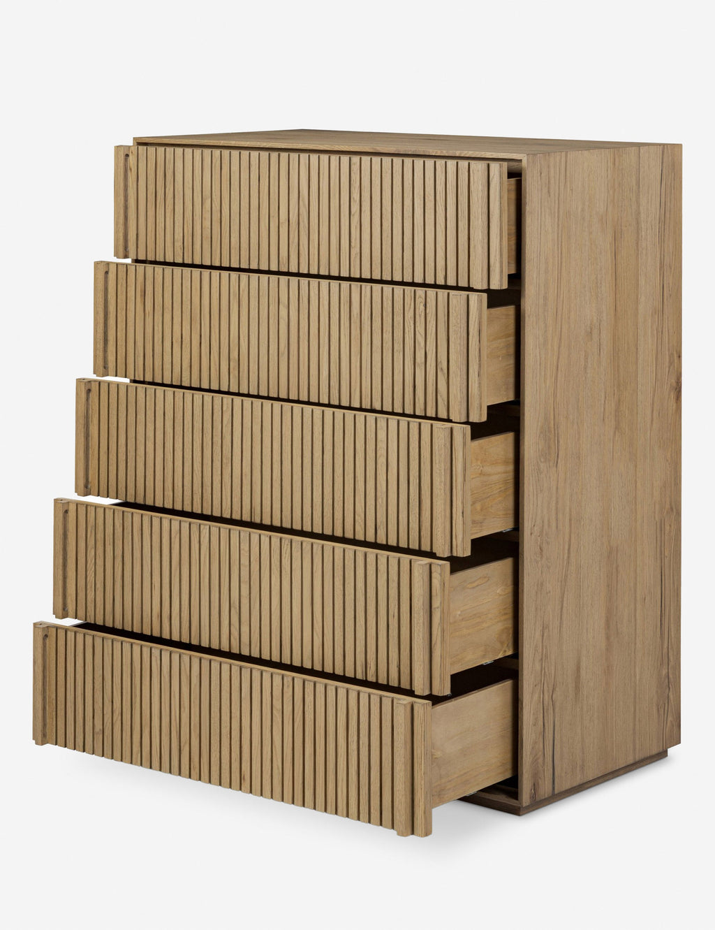 Commode - Les détails verticaux en forme de cannelures apportent profondeur et texture à la commode