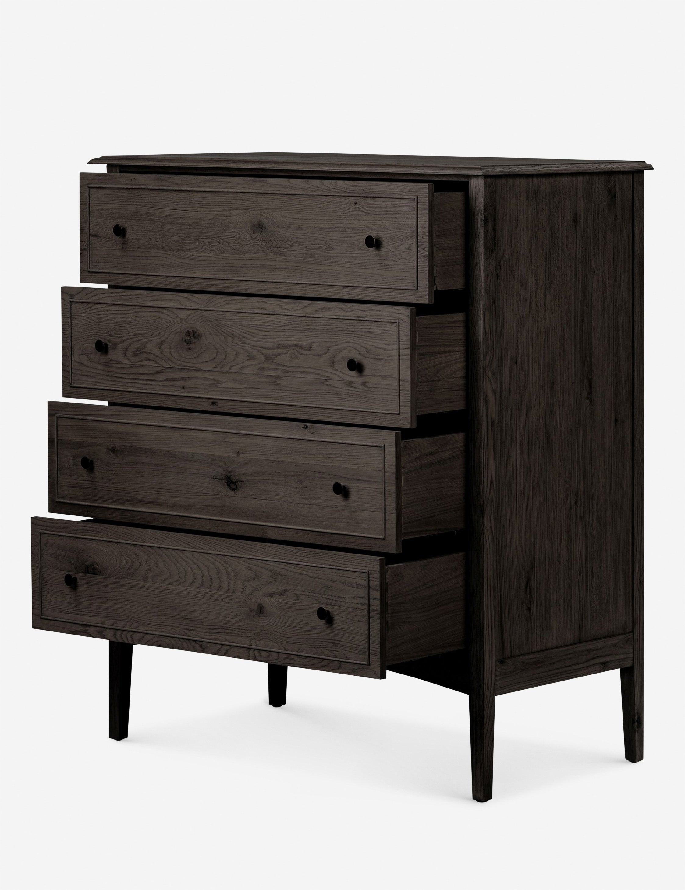 Commode haute - Le chêne massif et les lignes épurées et structurées confèrent une sophistication discrète à cette commode