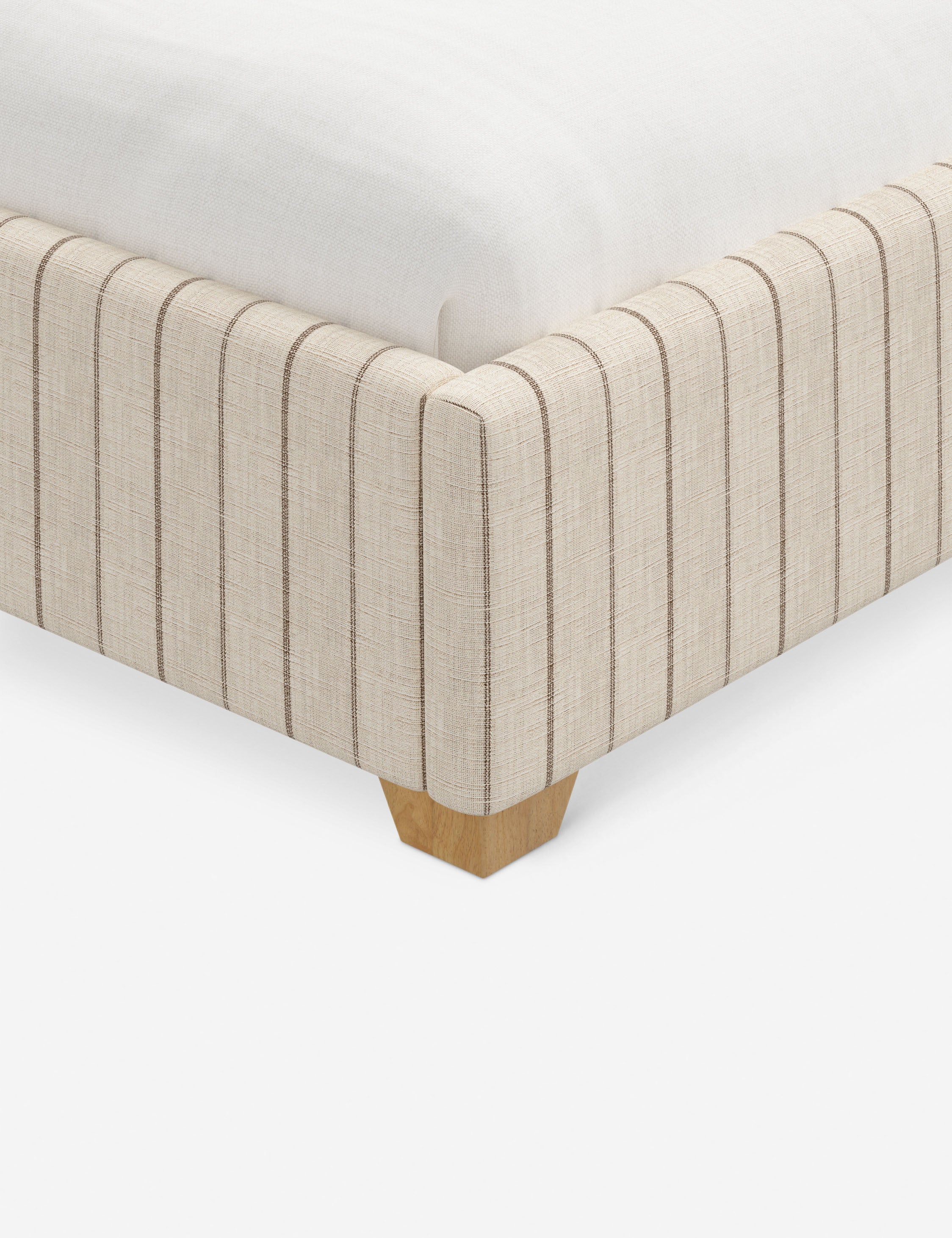 Lit plateforme avec tête de lit prolongée - Notre lit crée un espace parfait pour le repos et la tranquillité