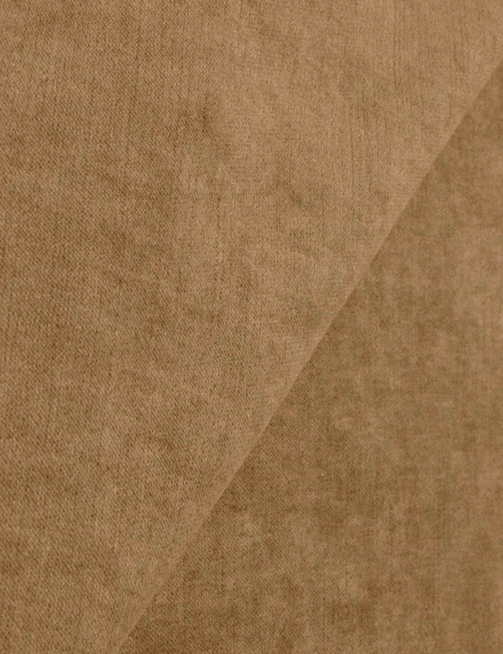 Lit plateforme avec tête de lit prolongée - Notre lit crée un espace parfait pour le repos et la tranquillité