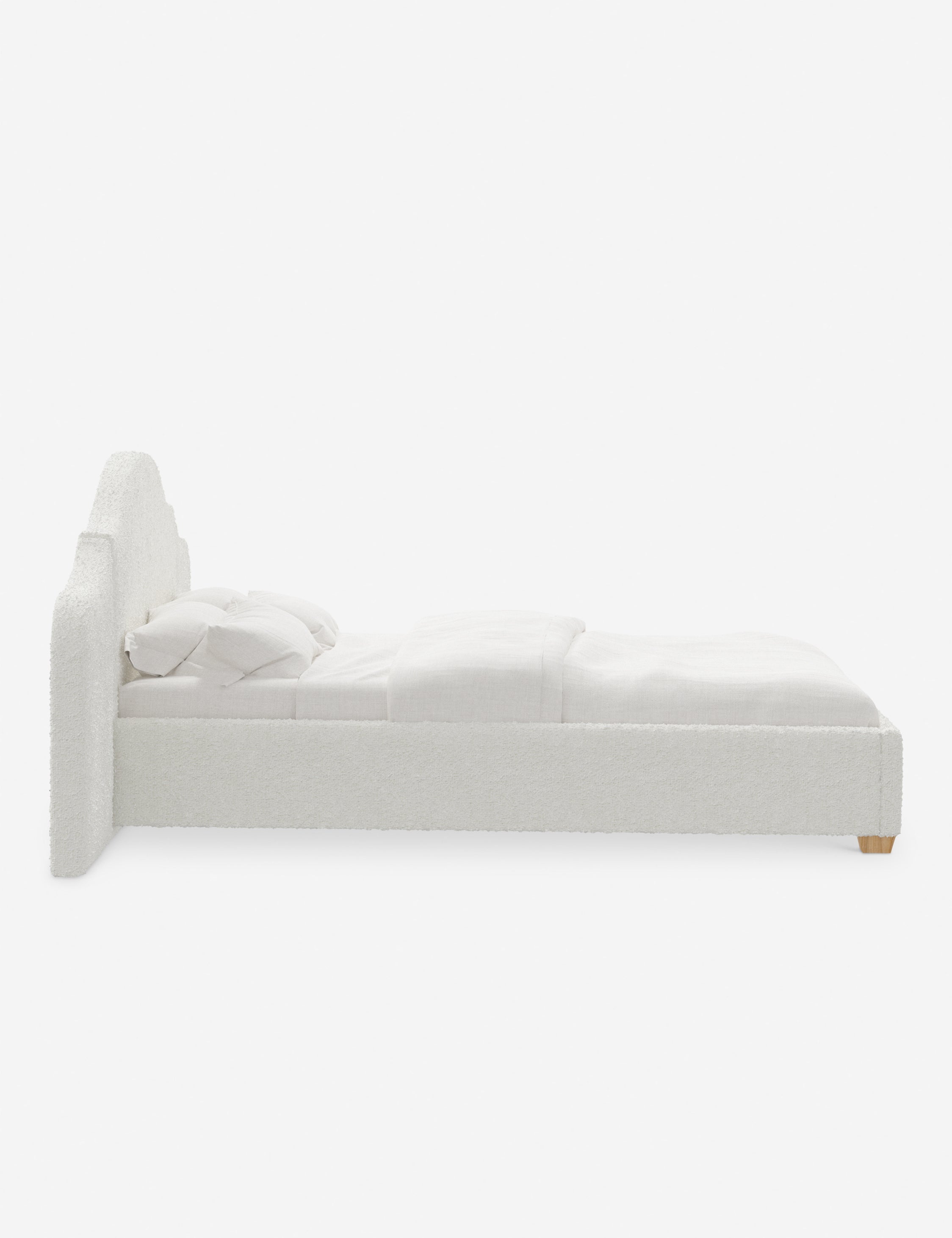 Lit plateforme avec tête de lit prolongée - Notre lit crée un espace parfait pour le repos et la tranquillité