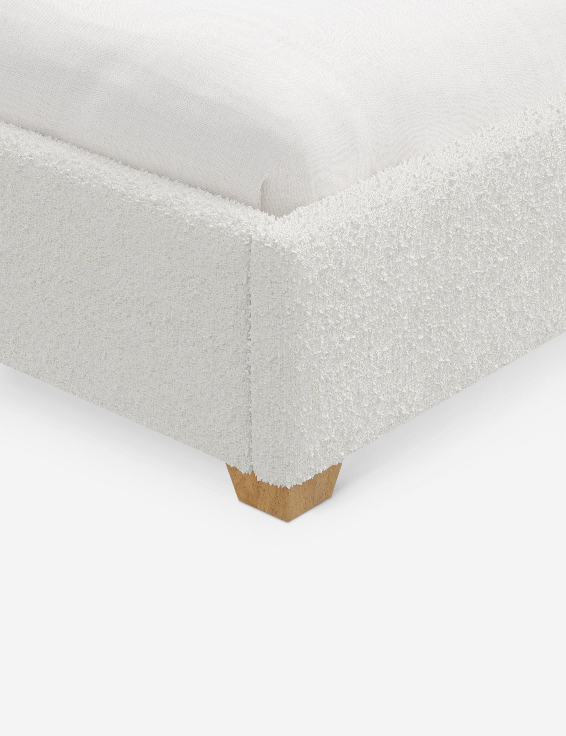 Lit plateforme avec tête de lit prolongée - Notre lit crée un espace parfait pour le repos et la tranquillité